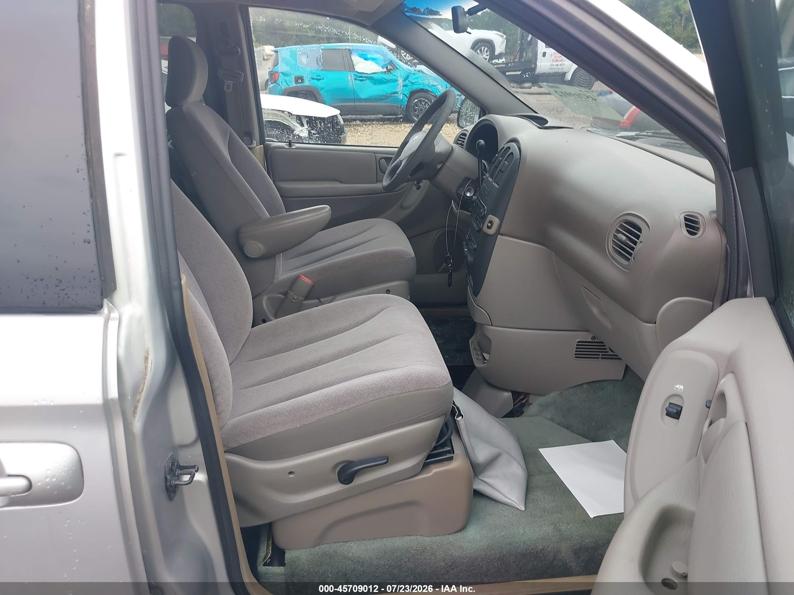 2002 Dodge Grand Caravan Sport Silver vin: 1B4GP44392B525102