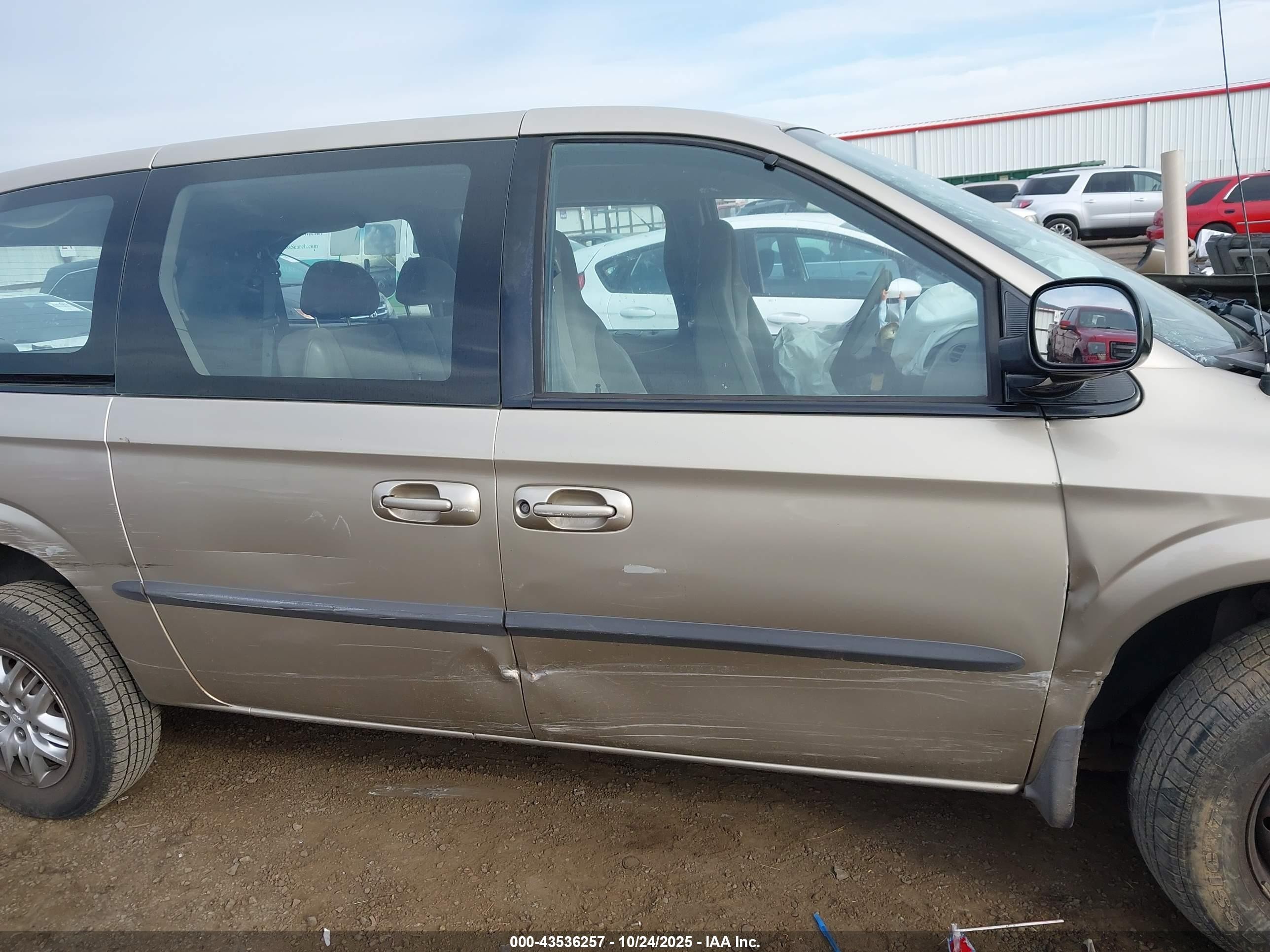 2002 Dodge Caravan Sport Gold vin: 1B4GP443X2B671220
