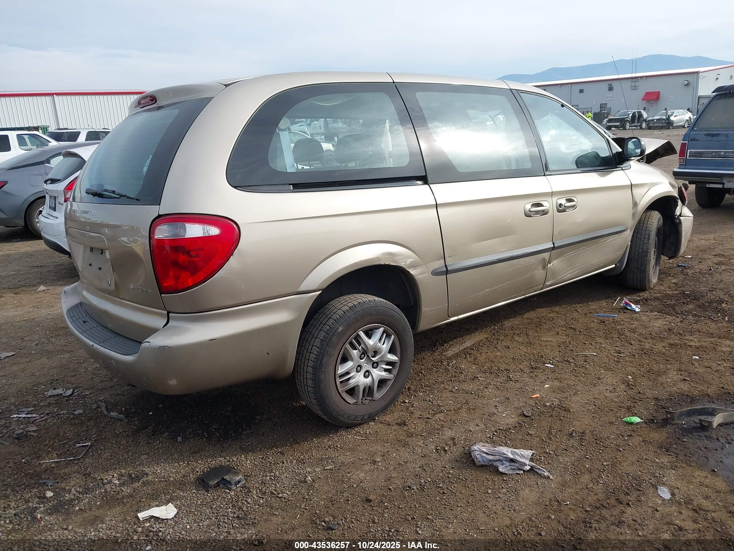 2002 Dodge Caravan Sport Gold vin: 1B4GP443X2B671220