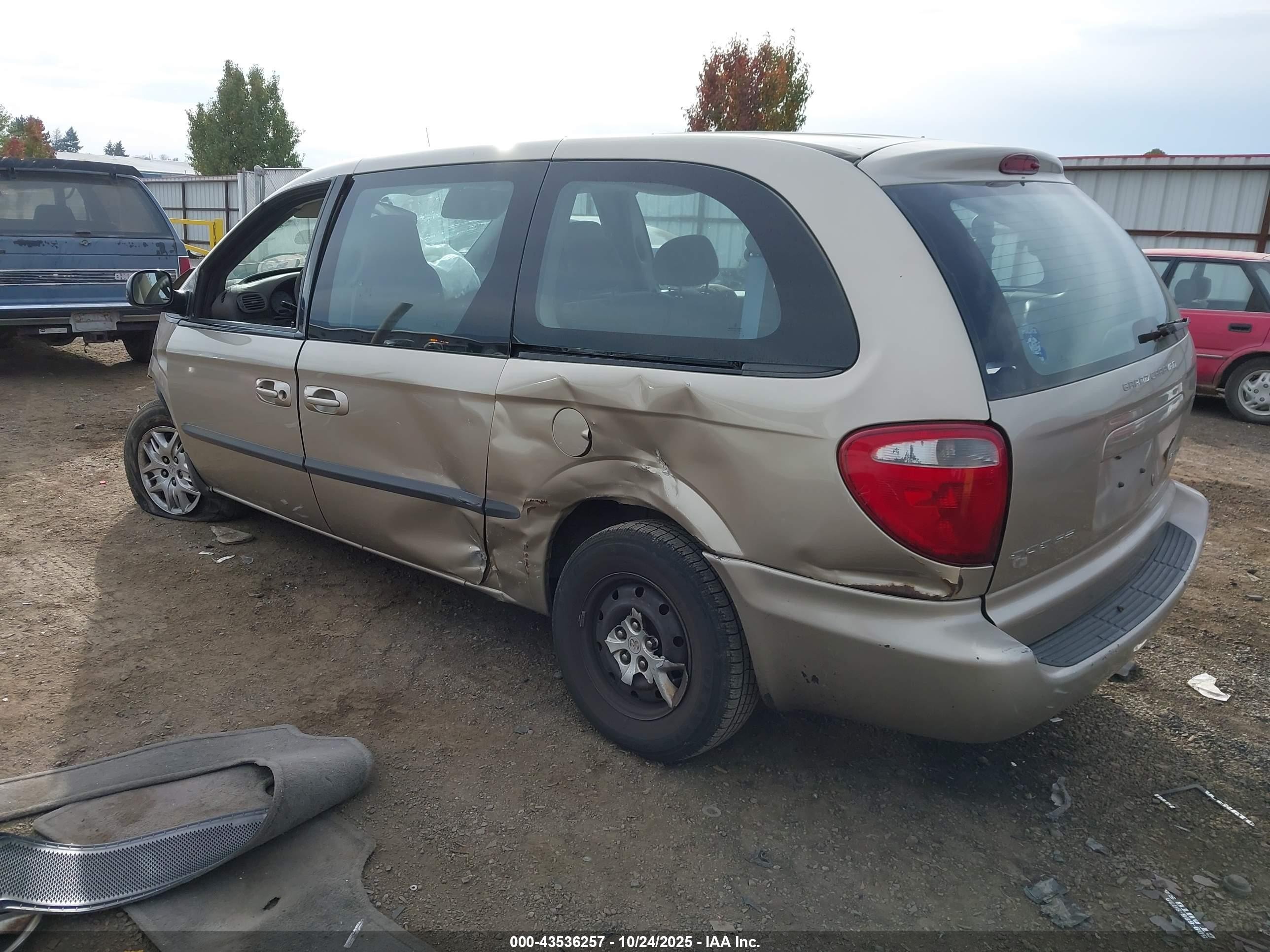 2002 Dodge Caravan Sport Gold vin: 1B4GP443X2B671220