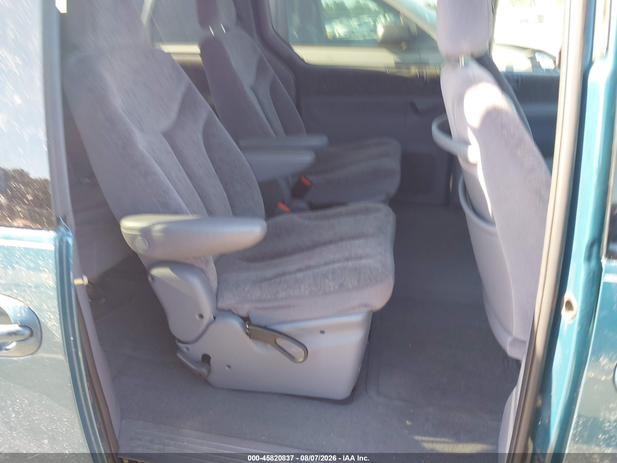 2000 Dodge Grand Caravan Se Зеленый vin: 1B4GP44G1YB589131