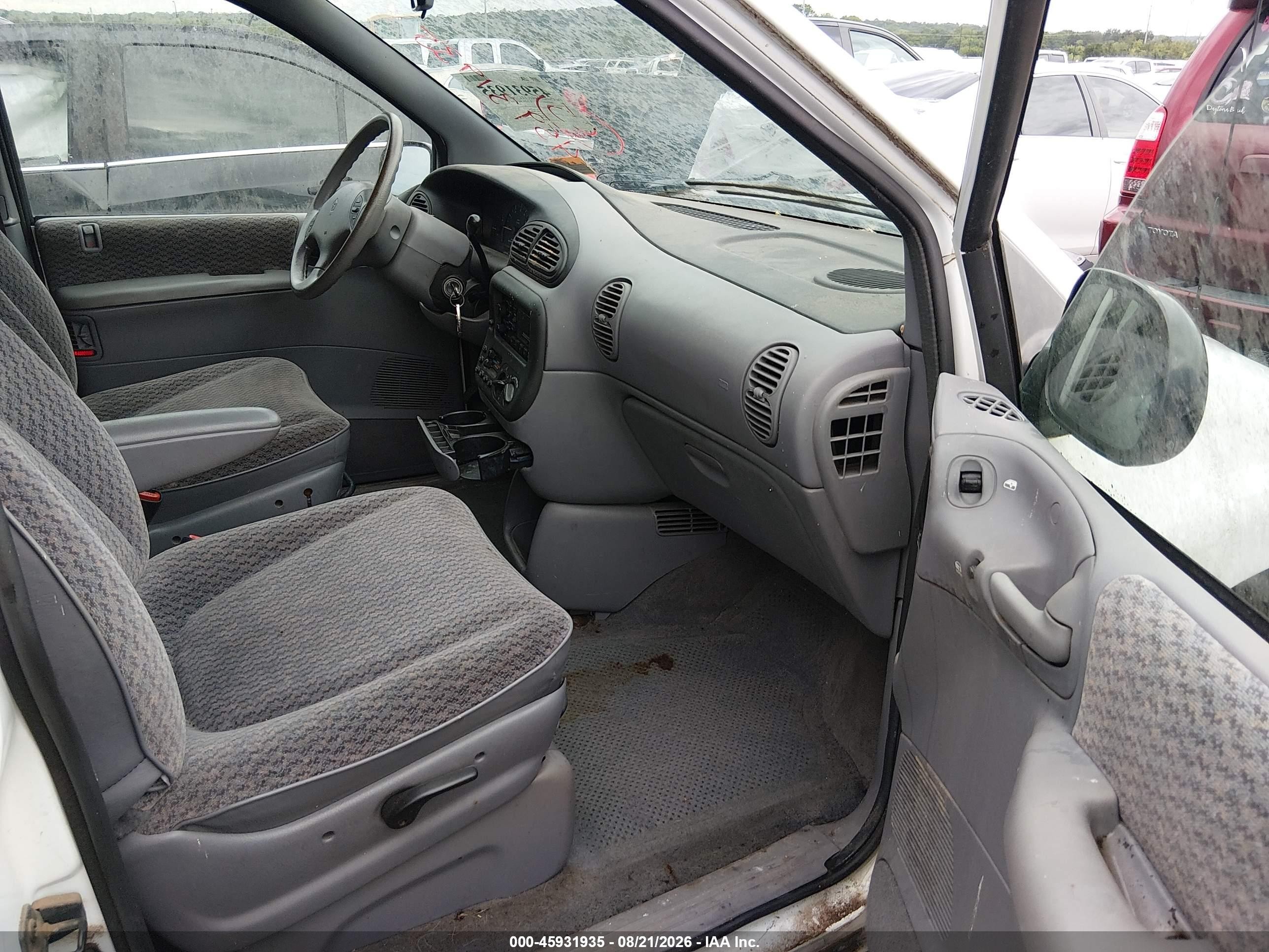 1999 Dodge Grand Caravan Se White vin: 1B4GP44G3XB841086