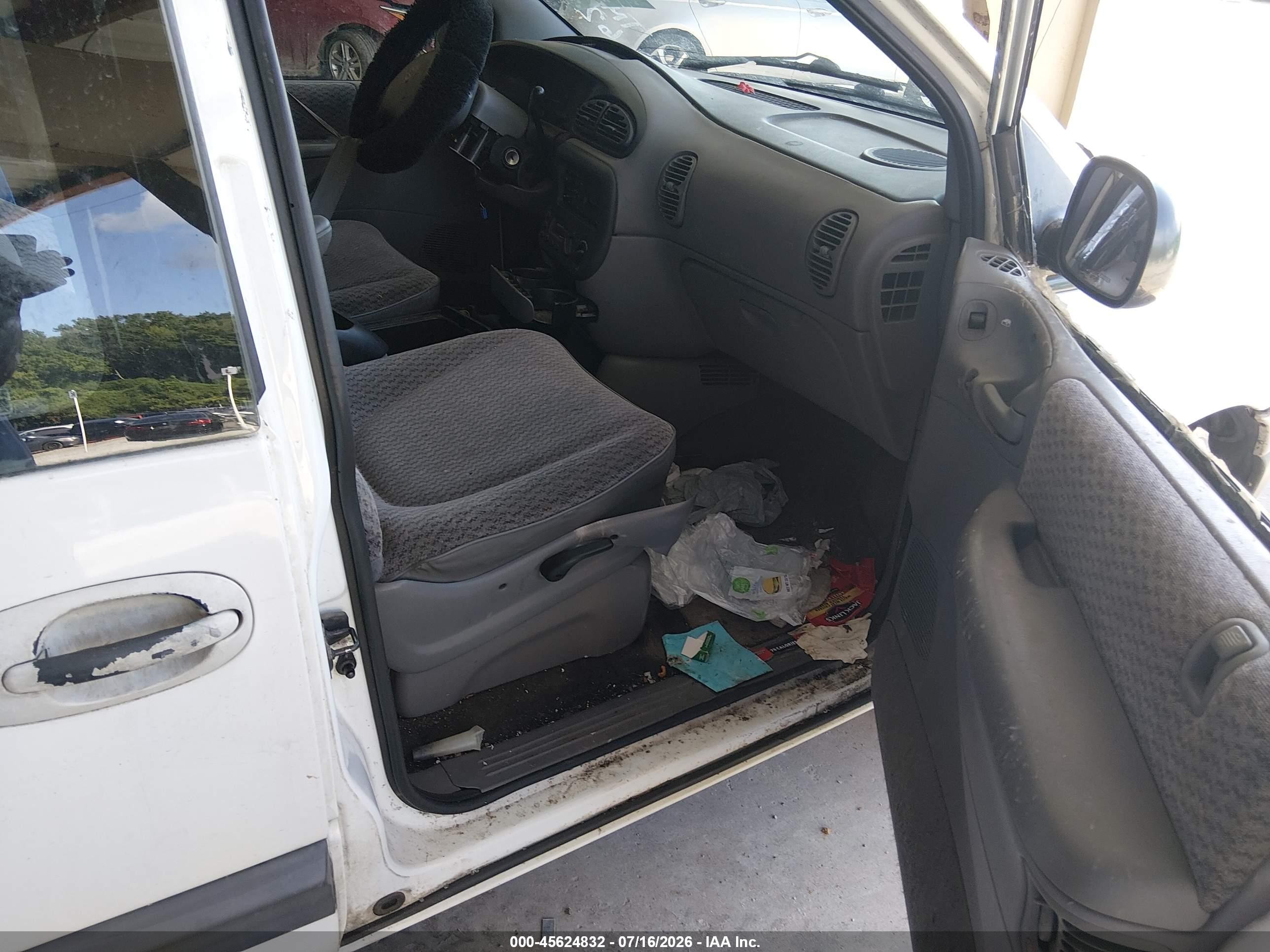 2000 Dodge Grand Caravan Se Белый vin: 1B4GP44G3YB627037