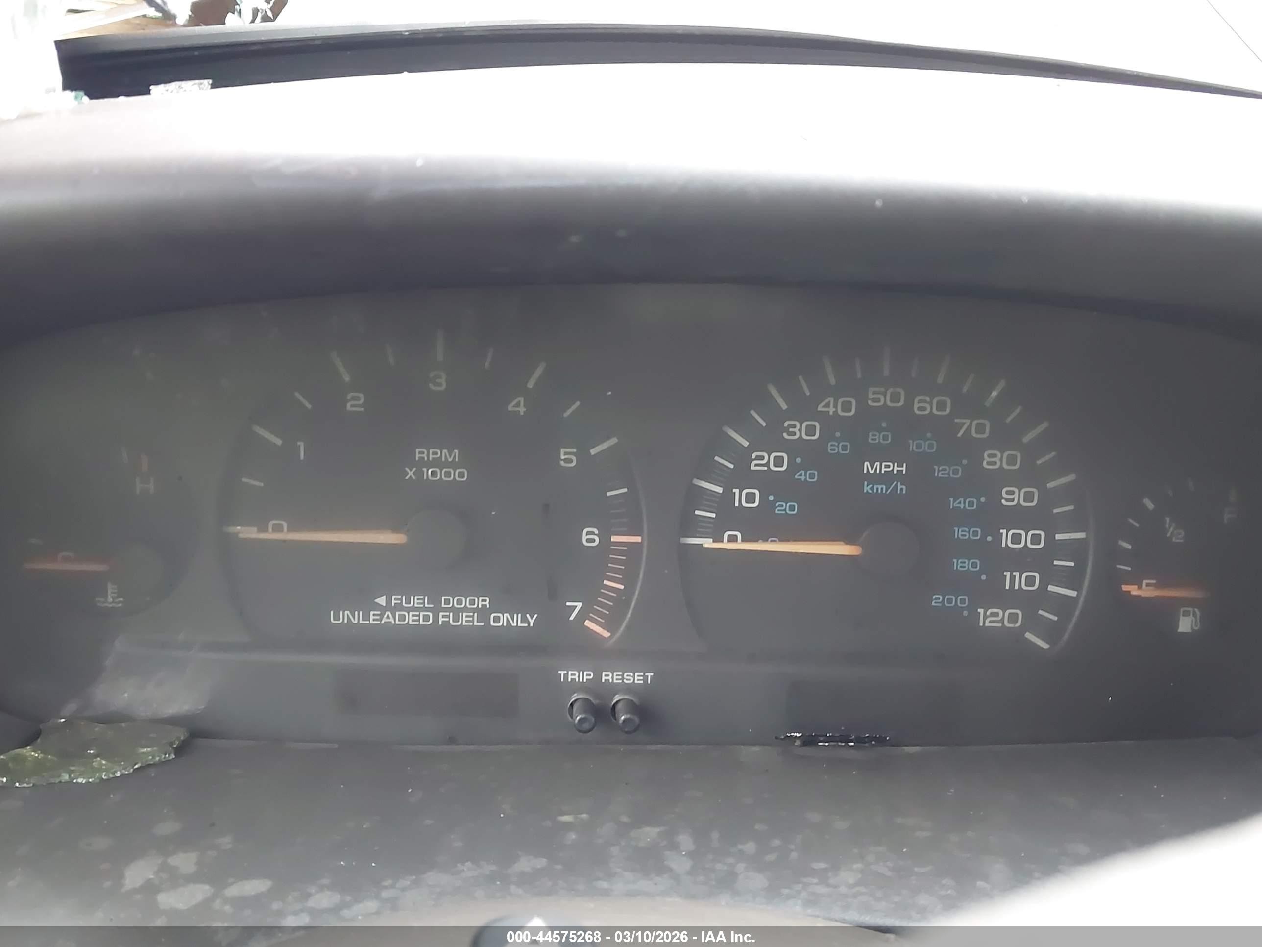 2000 Dodge Grand Caravan Se White vin: 1B4GP44G3YB739434