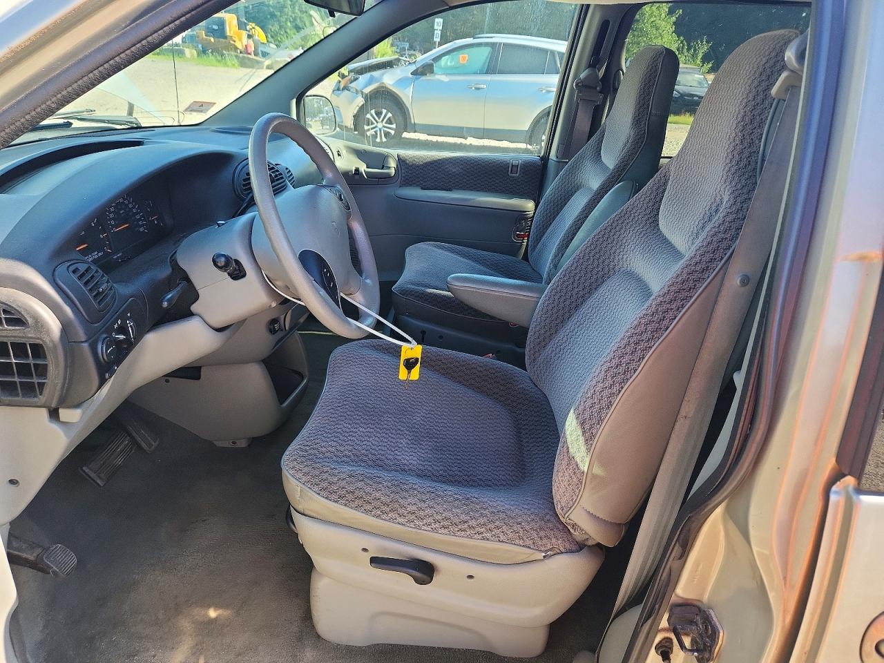 2000 Dodge Grand Caravan Se Tan vin: 1B4GP44G7YB766796