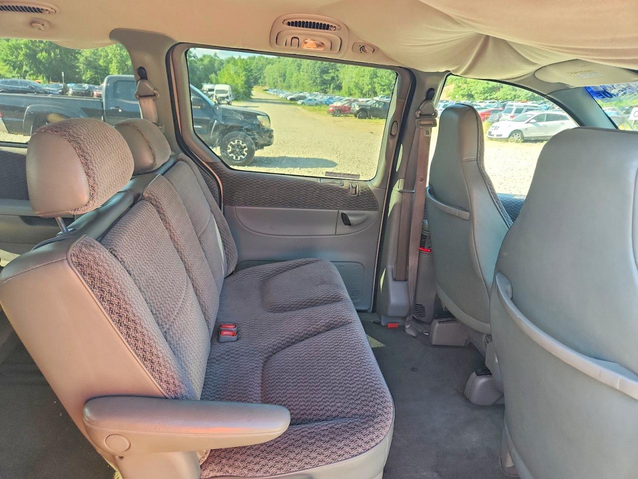 2000 Dodge Grand Caravan Se Tan vin: 1B4GP44G7YB766796