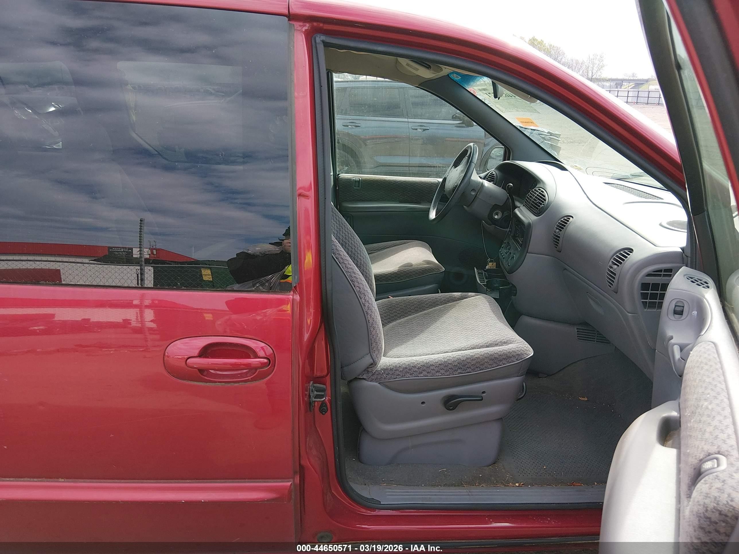 1998 Dodge Grand Caravan Se Темно-бордовый vin: 1B4GP44G8WB506341