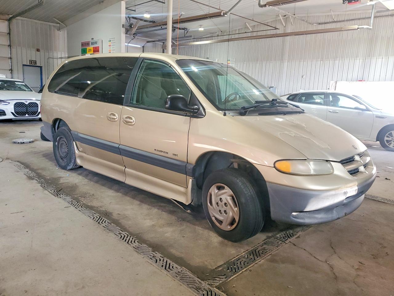 2000 Dodge Grand Caravan Se Gold vin: 1B4GP44R5YB637277