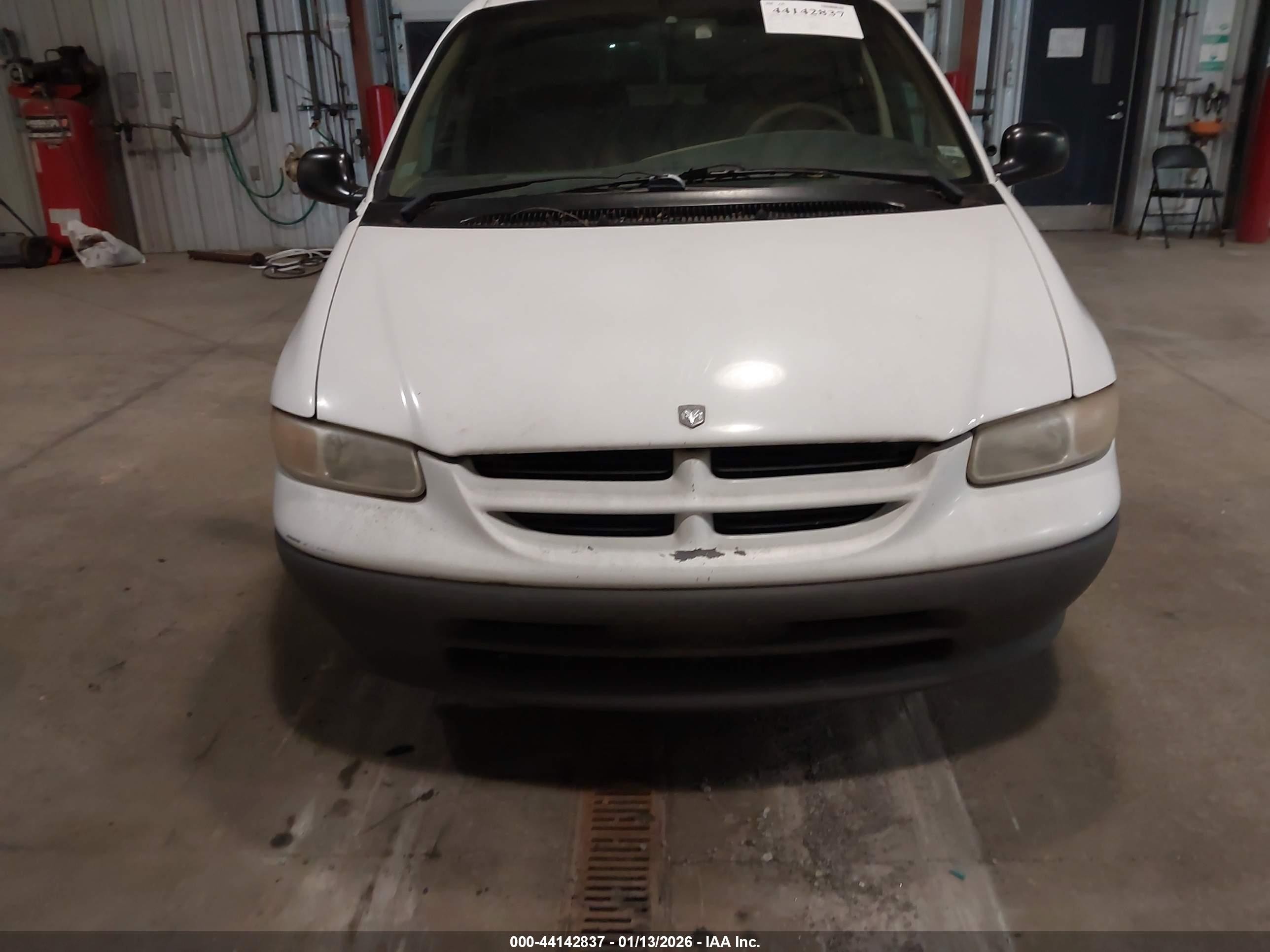 1996 Dodge Grand Caravan Se Белый vin: 1B4GP44R6TB150632