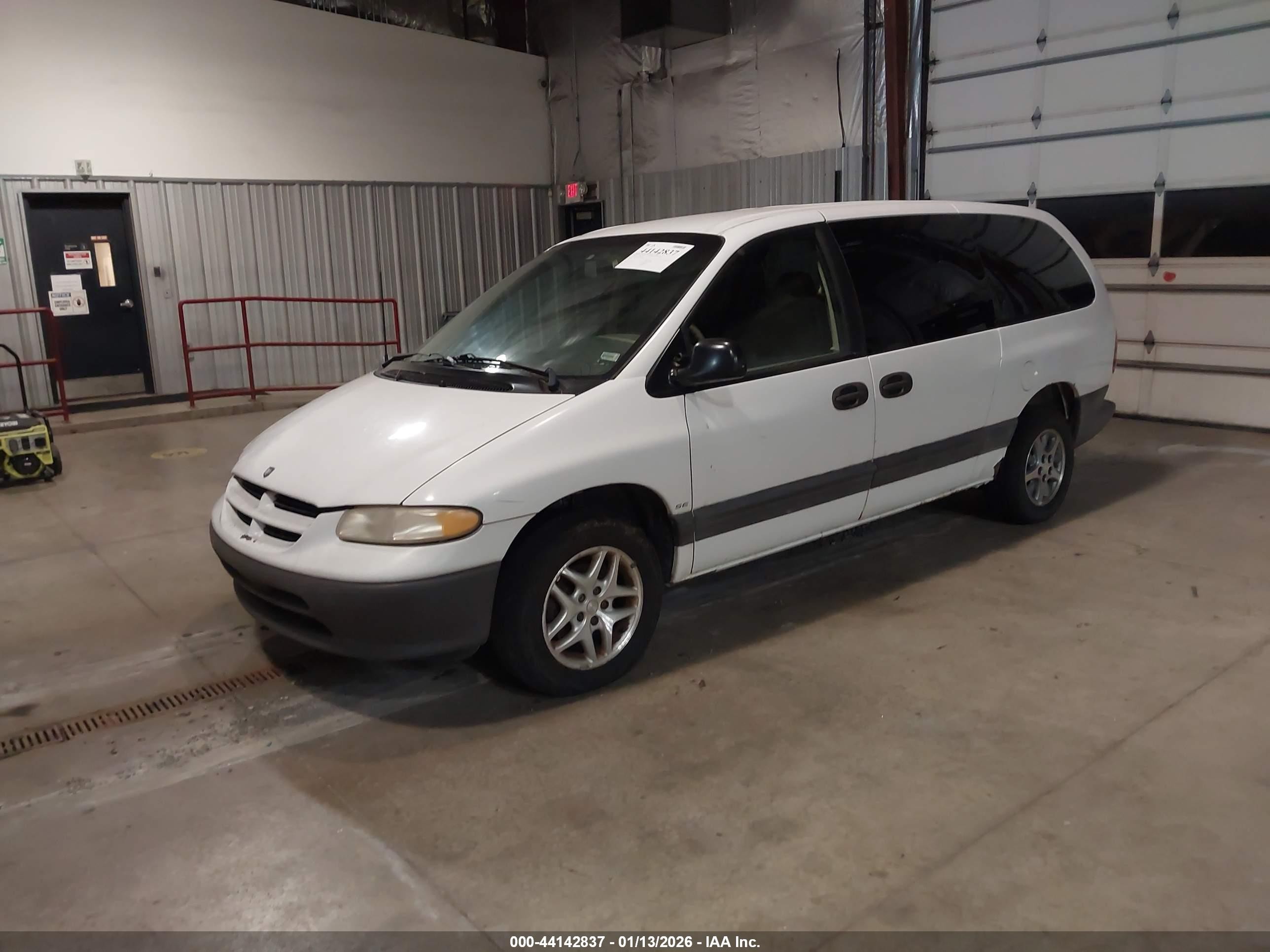 1996 Dodge Grand Caravan Se Белый vin: 1B4GP44R6TB150632