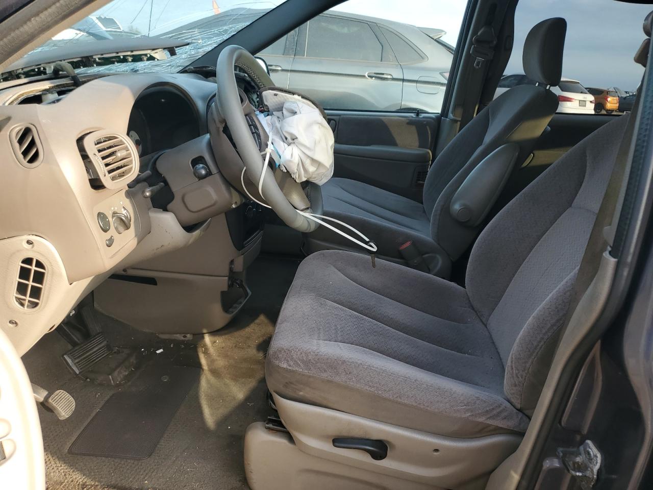 2001 Dodge Caravan Blue vin: 1B4GP45331B144682