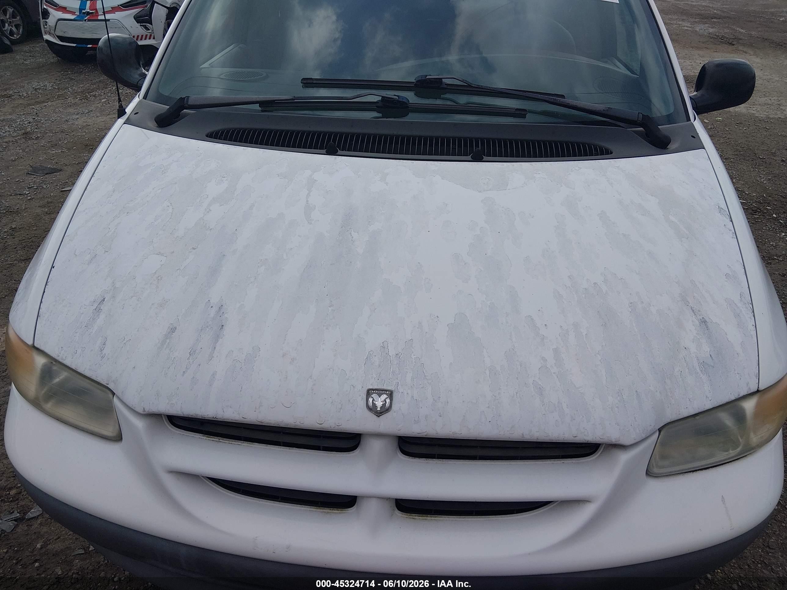1999 Dodge Caravan Se White vin: 1B4GP45G2XB885899
