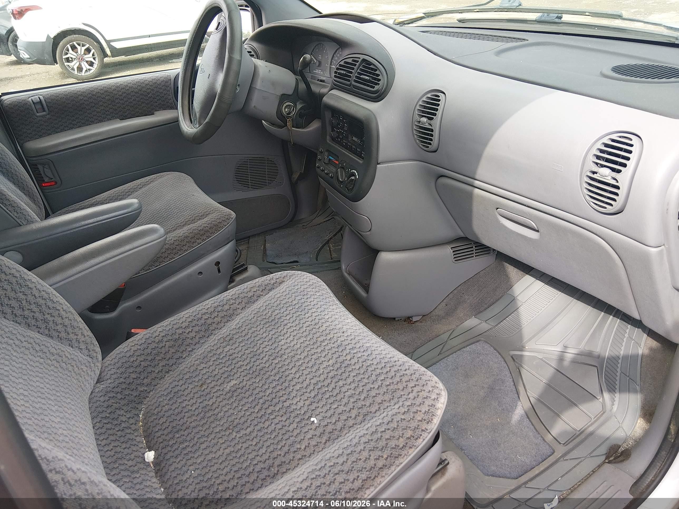 1999 Dodge Caravan Se White vin: 1B4GP45G2XB885899