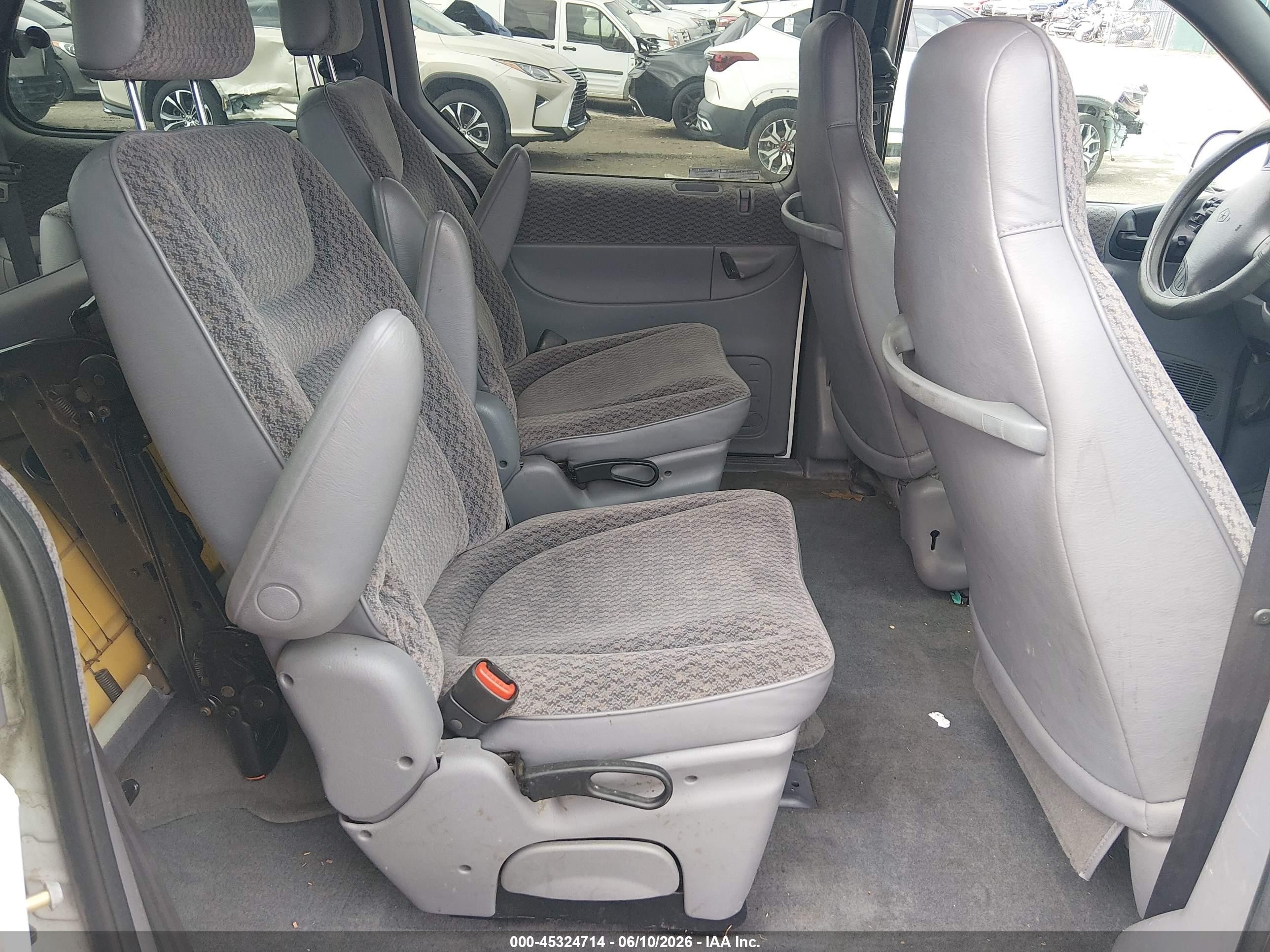 1999 Dodge Caravan Se White vin: 1B4GP45G2XB885899