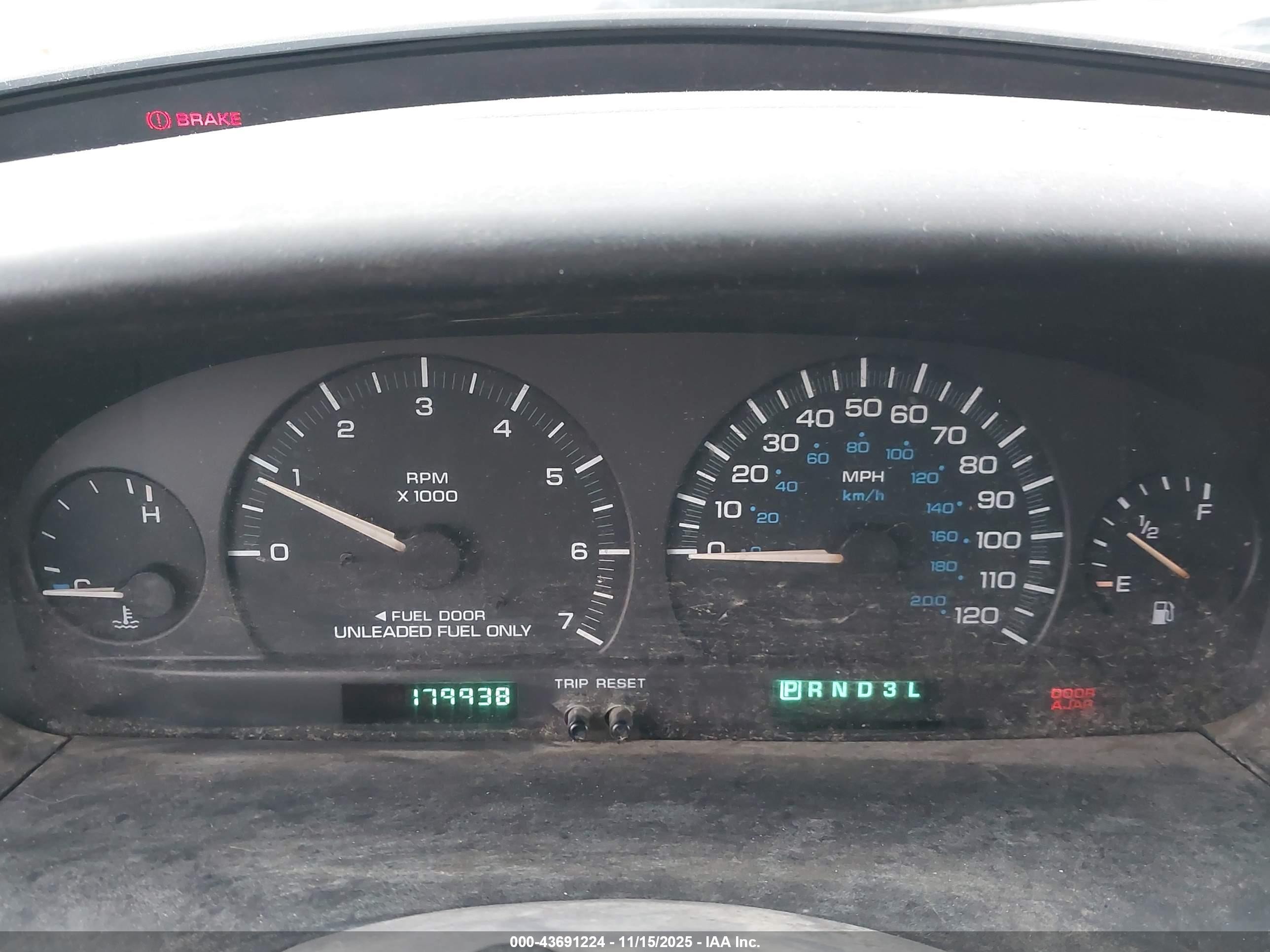 1999 Dodge Caravan Se White vin: 1B4GP45G3XB913824