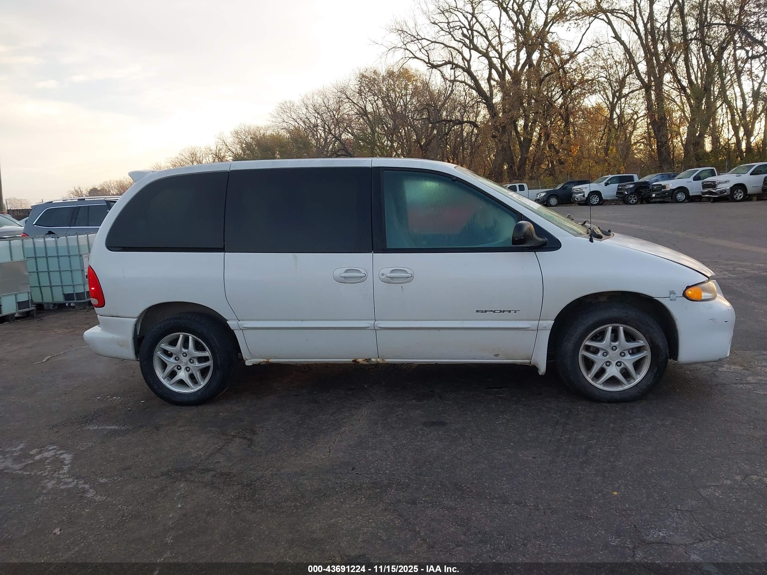 1999 Dodge Caravan Se White vin: 1B4GP45G3XB913824