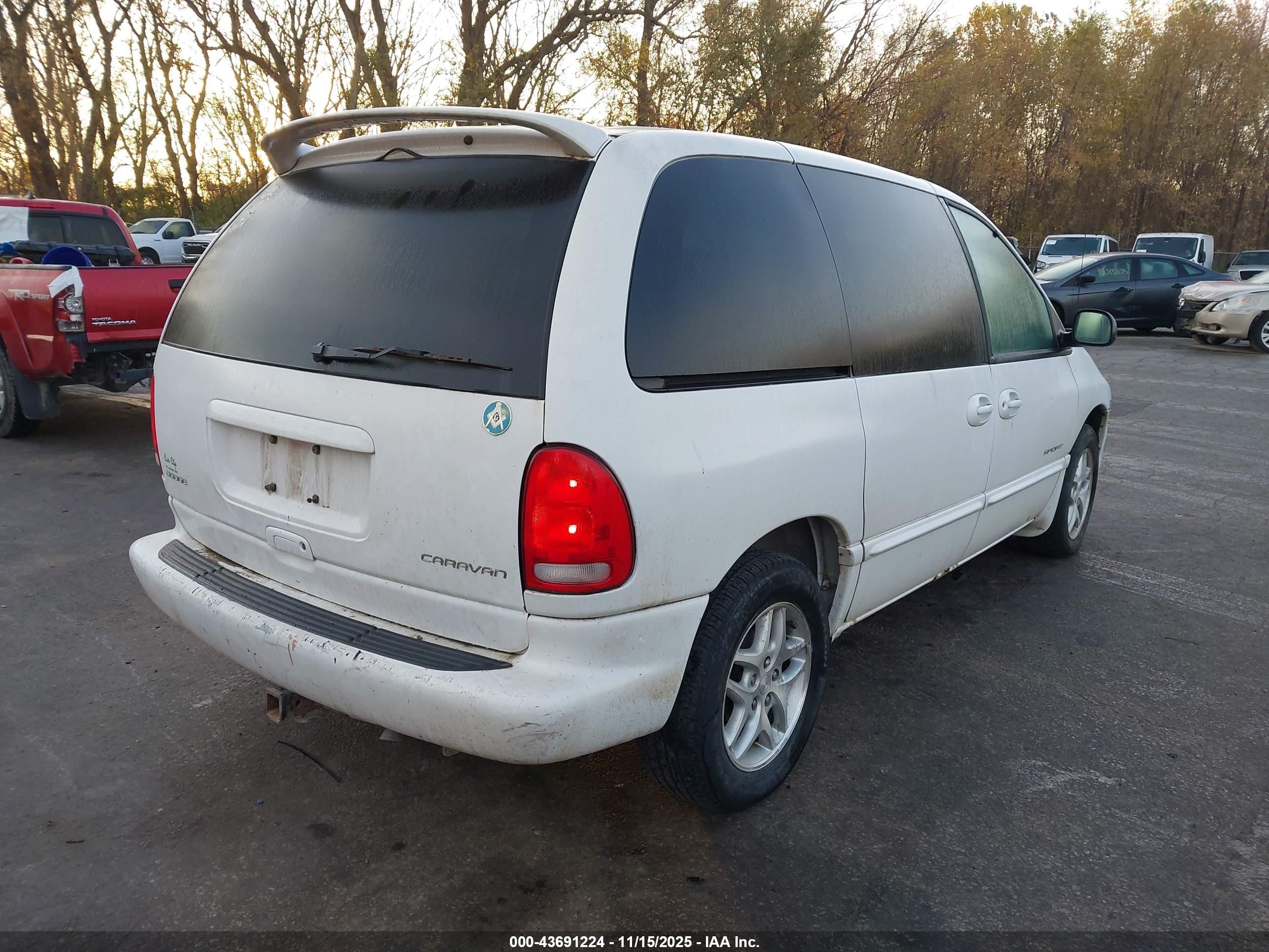 1999 Dodge Caravan Se White vin: 1B4GP45G3XB913824