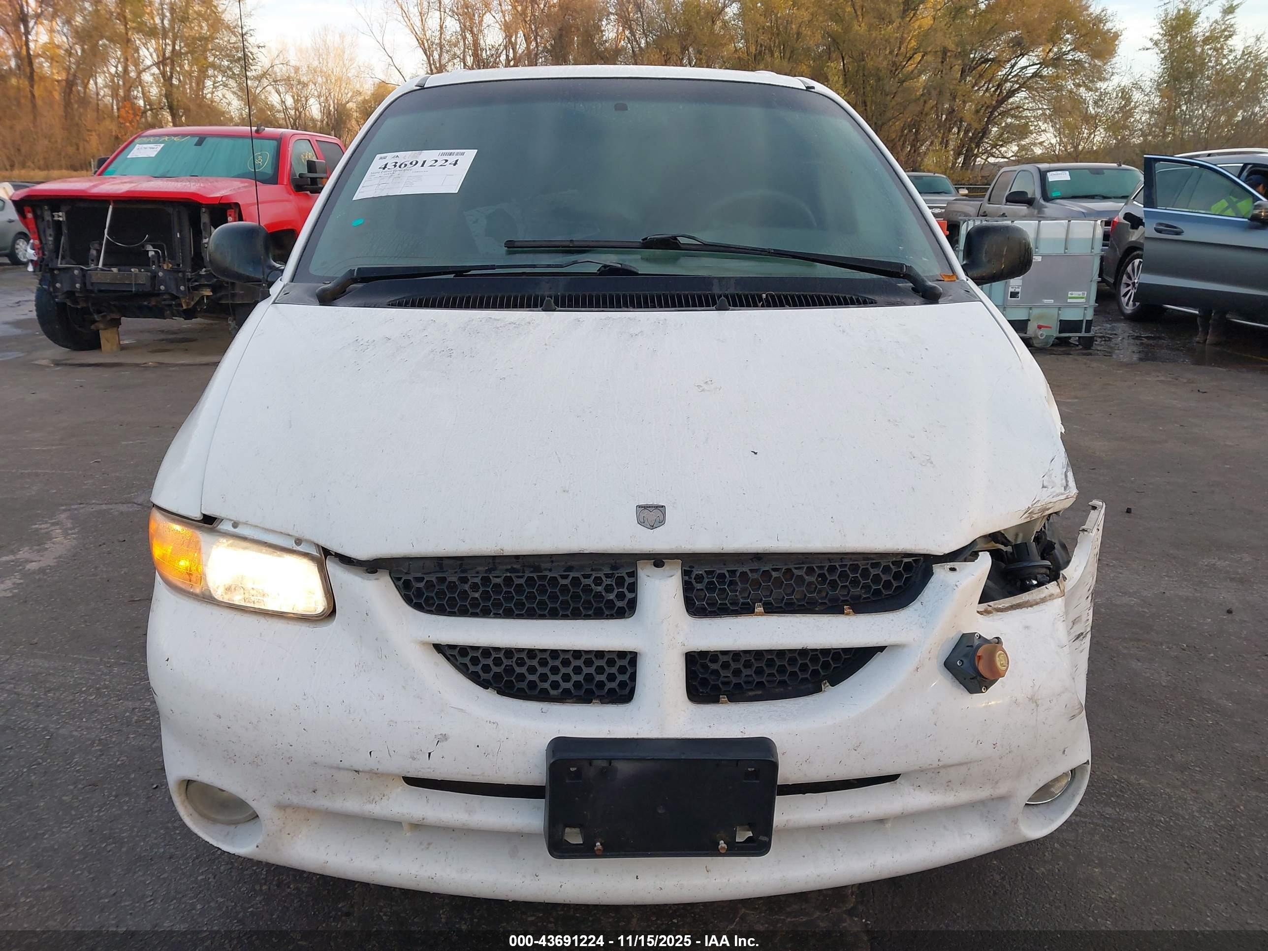 1999 Dodge Caravan Se White vin: 1B4GP45G3XB913824