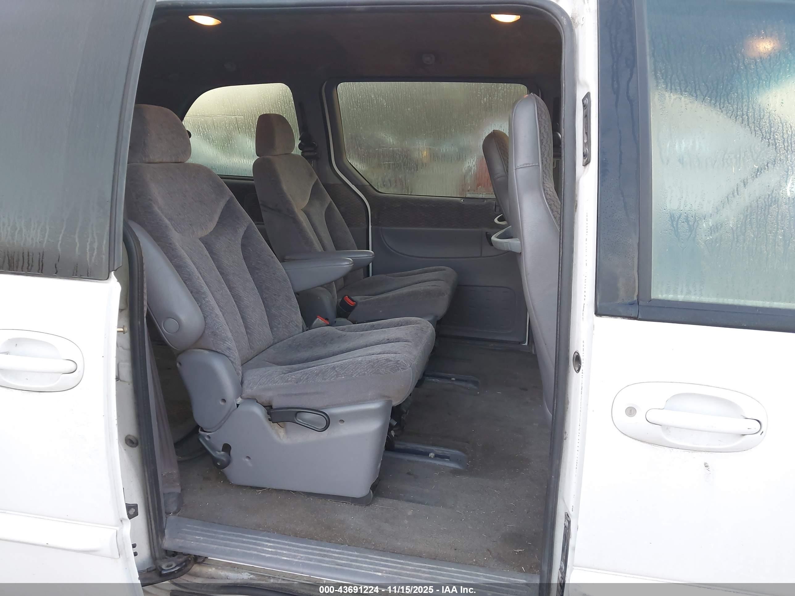 1999 Dodge Caravan Se White vin: 1B4GP45G3XB913824