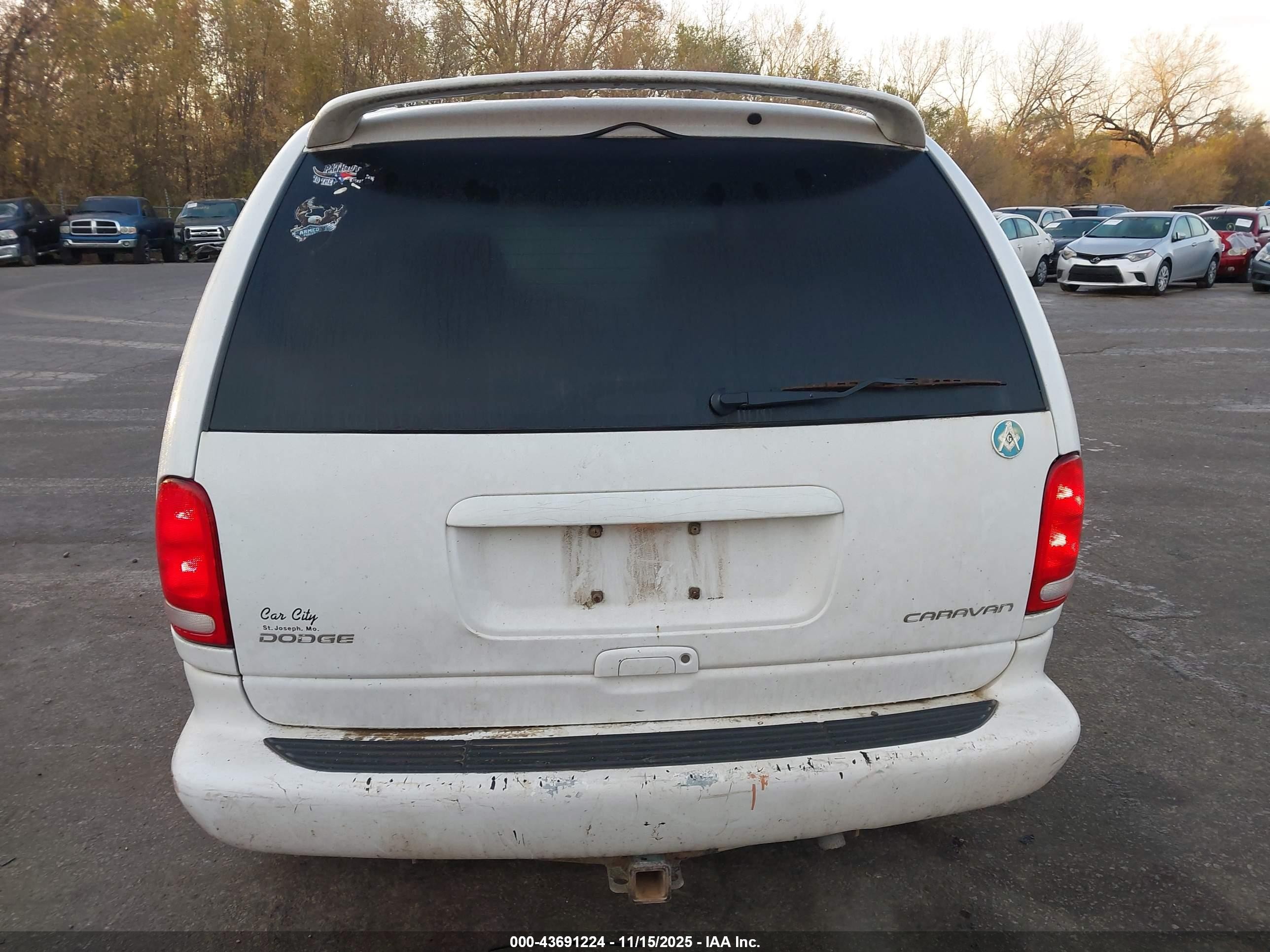 1999 Dodge Caravan Se White vin: 1B4GP45G3XB913824