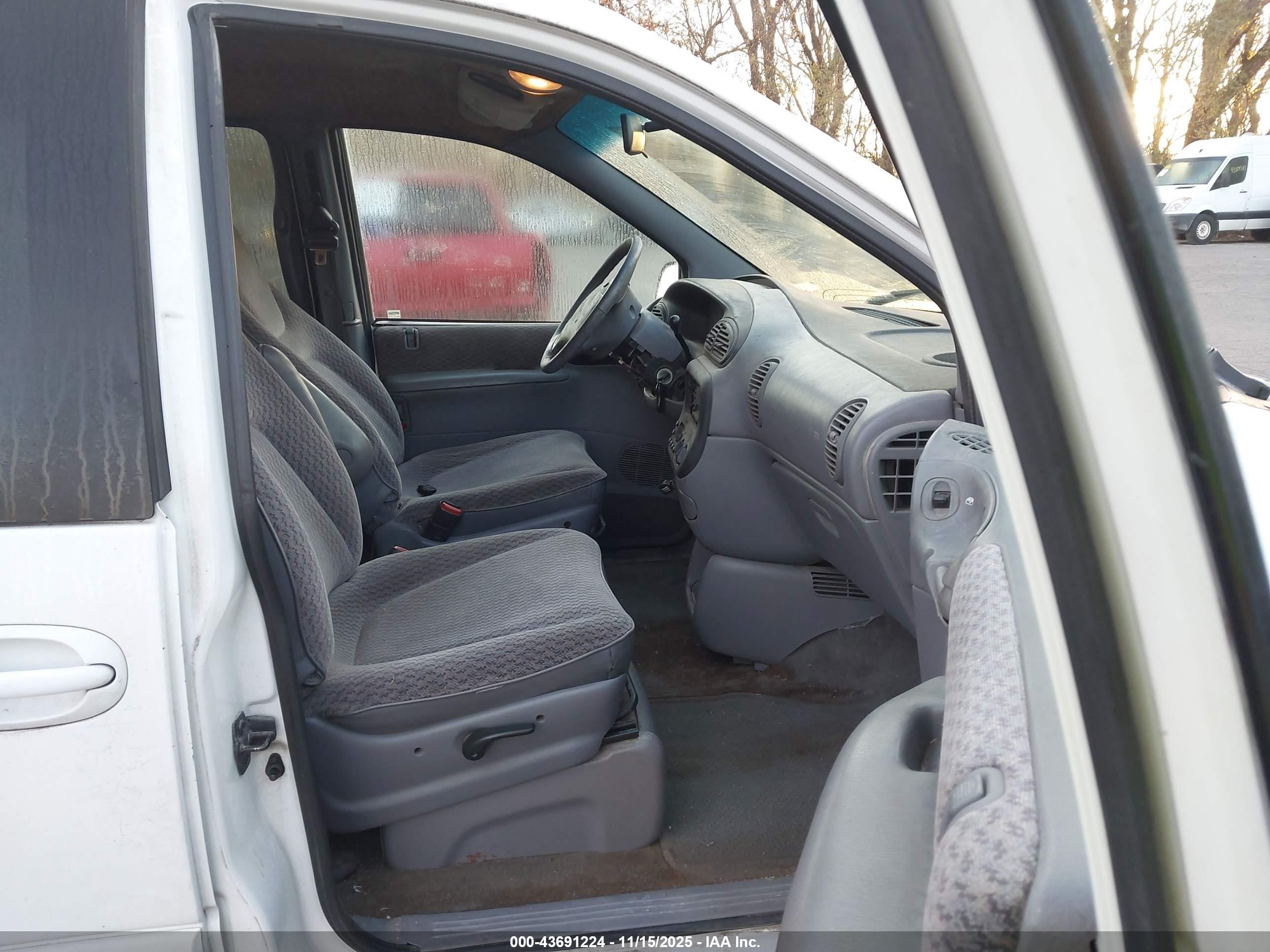 1999 Dodge Caravan Se White vin: 1B4GP45G3XB913824