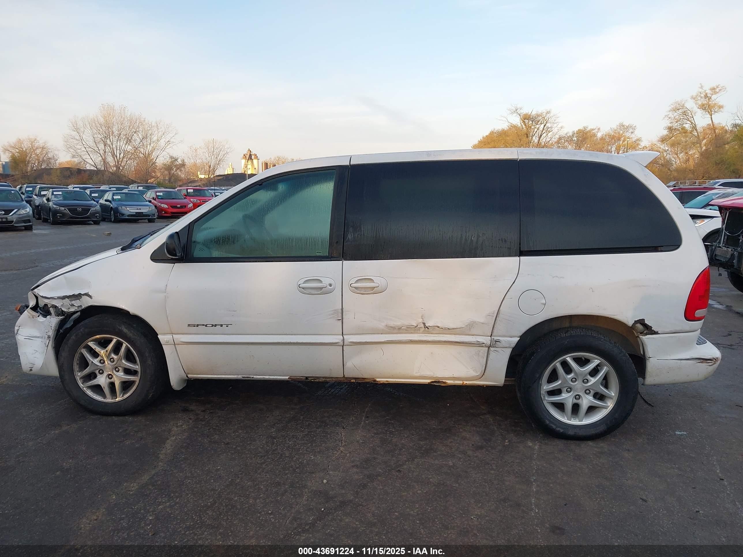 1999 Dodge Caravan Se White vin: 1B4GP45G3XB913824