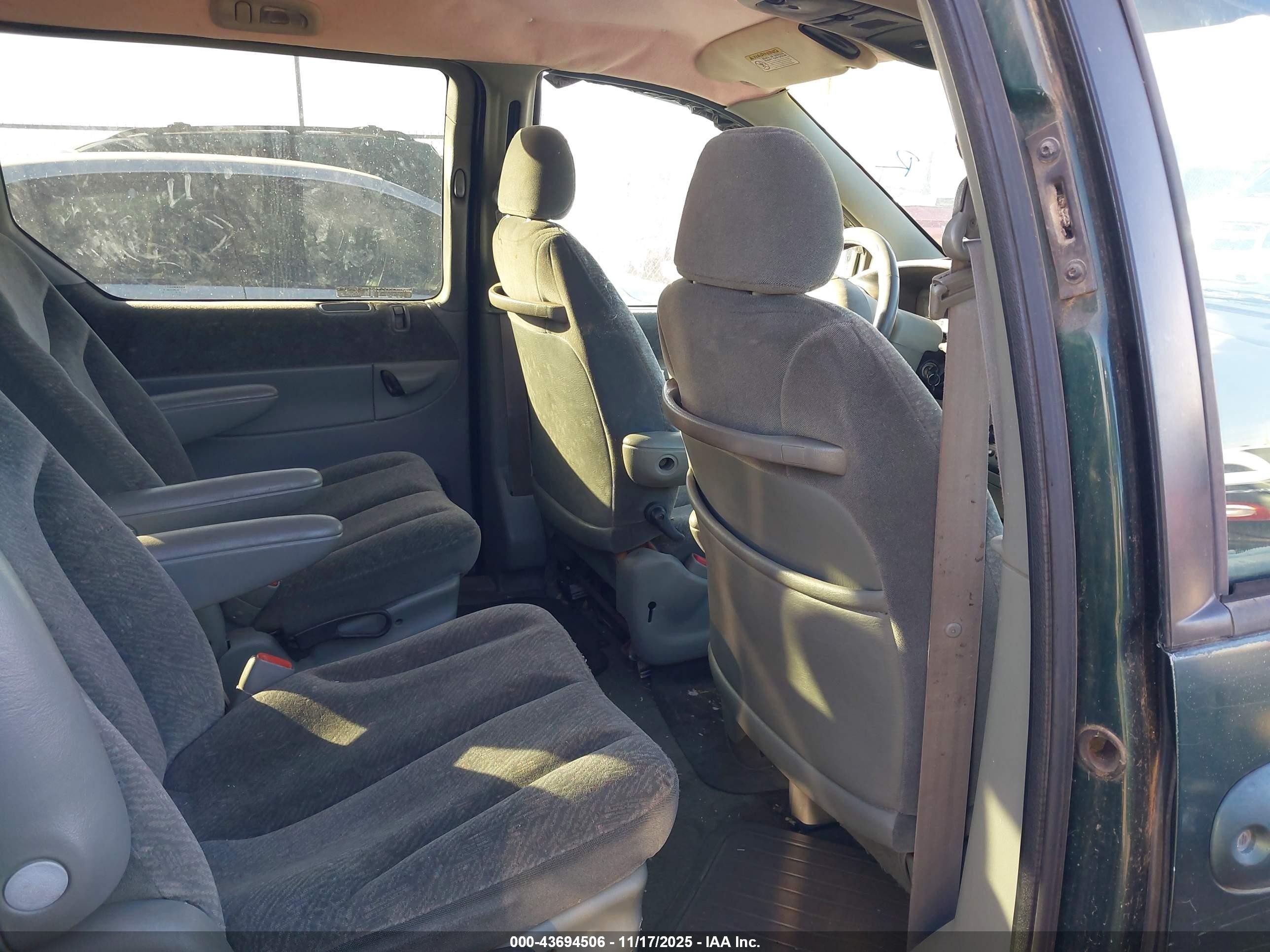 1999 Dodge Caravan Se Green vin: 1B4GP45G9XB591643