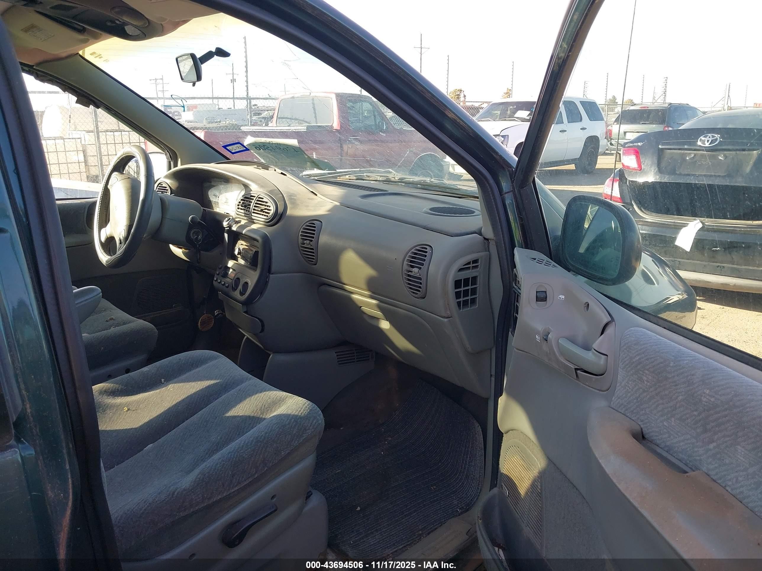 1999 Dodge Caravan Se Green vin: 1B4GP45G9XB591643