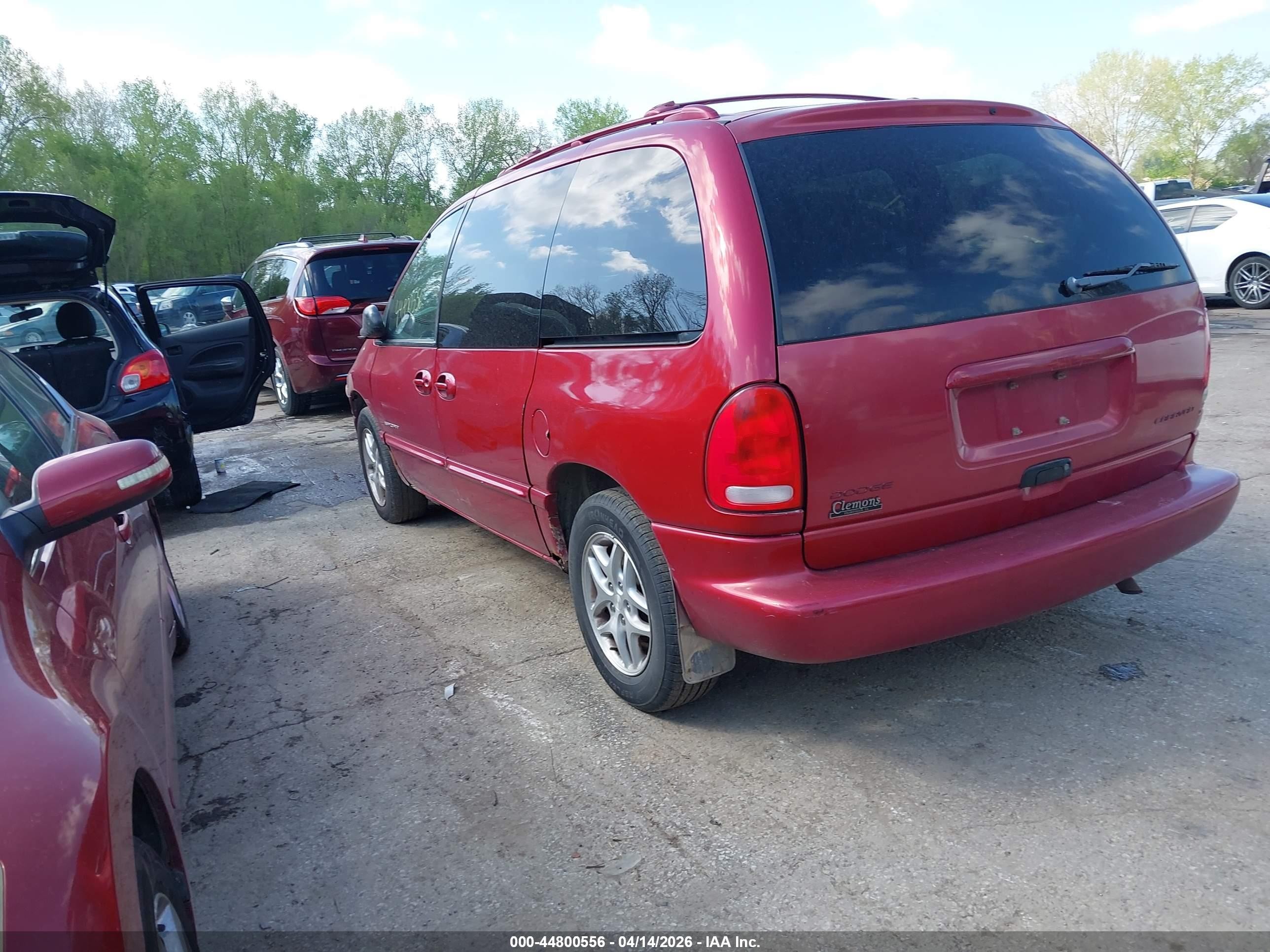 1998 Dodge Caravan Se Red vin: 1B4GP45L7WB751708
