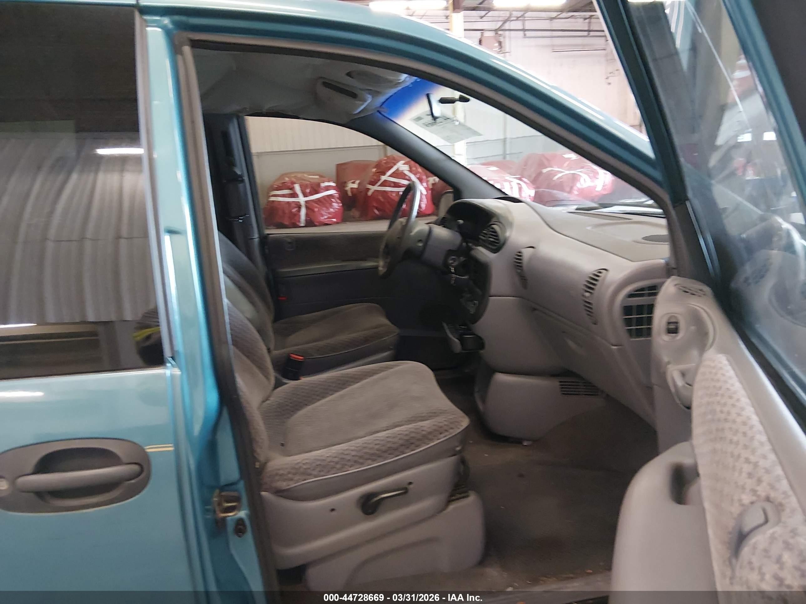 1998 Dodge Caravan Se Light Blue vin: 1B4GP45R2WB721570