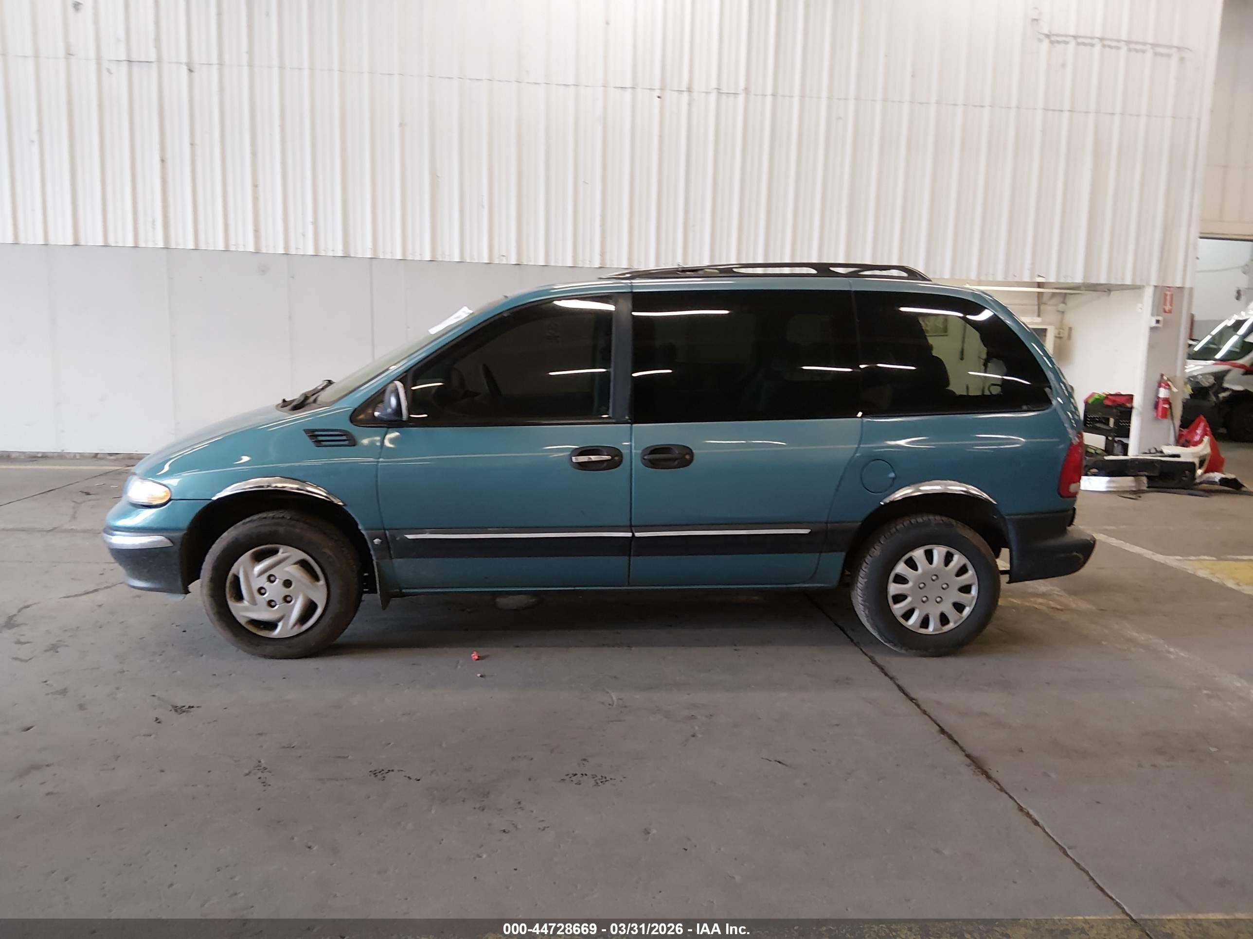 1998 Dodge Caravan Se Light Blue vin: 1B4GP45R2WB721570