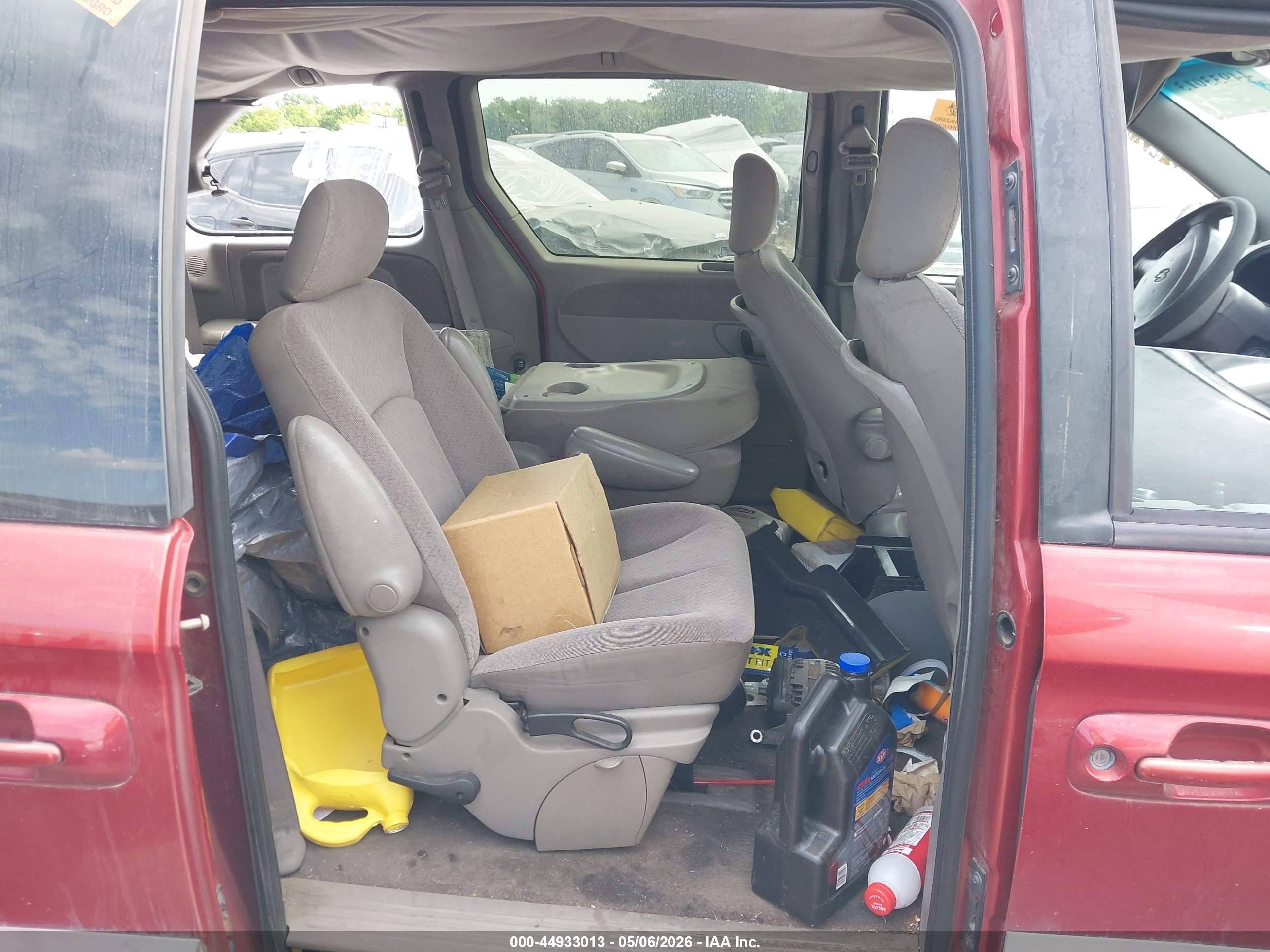 2001 Dodge Caravan Sport Red vin: 1B4GP45R31B142306