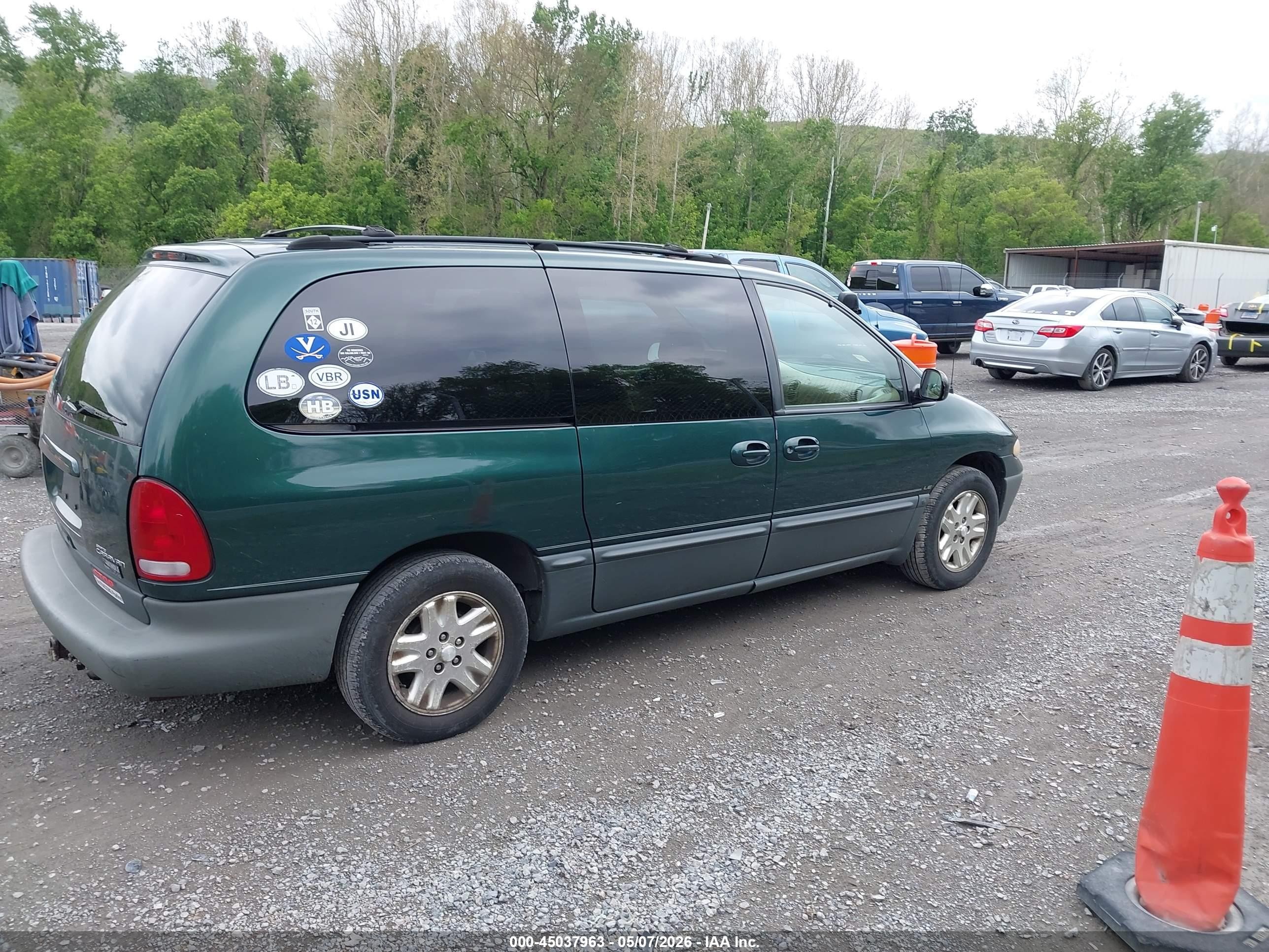 1997 Dodge Grand Caravan Es/le Green vin: 1B4GP54L5VB205365