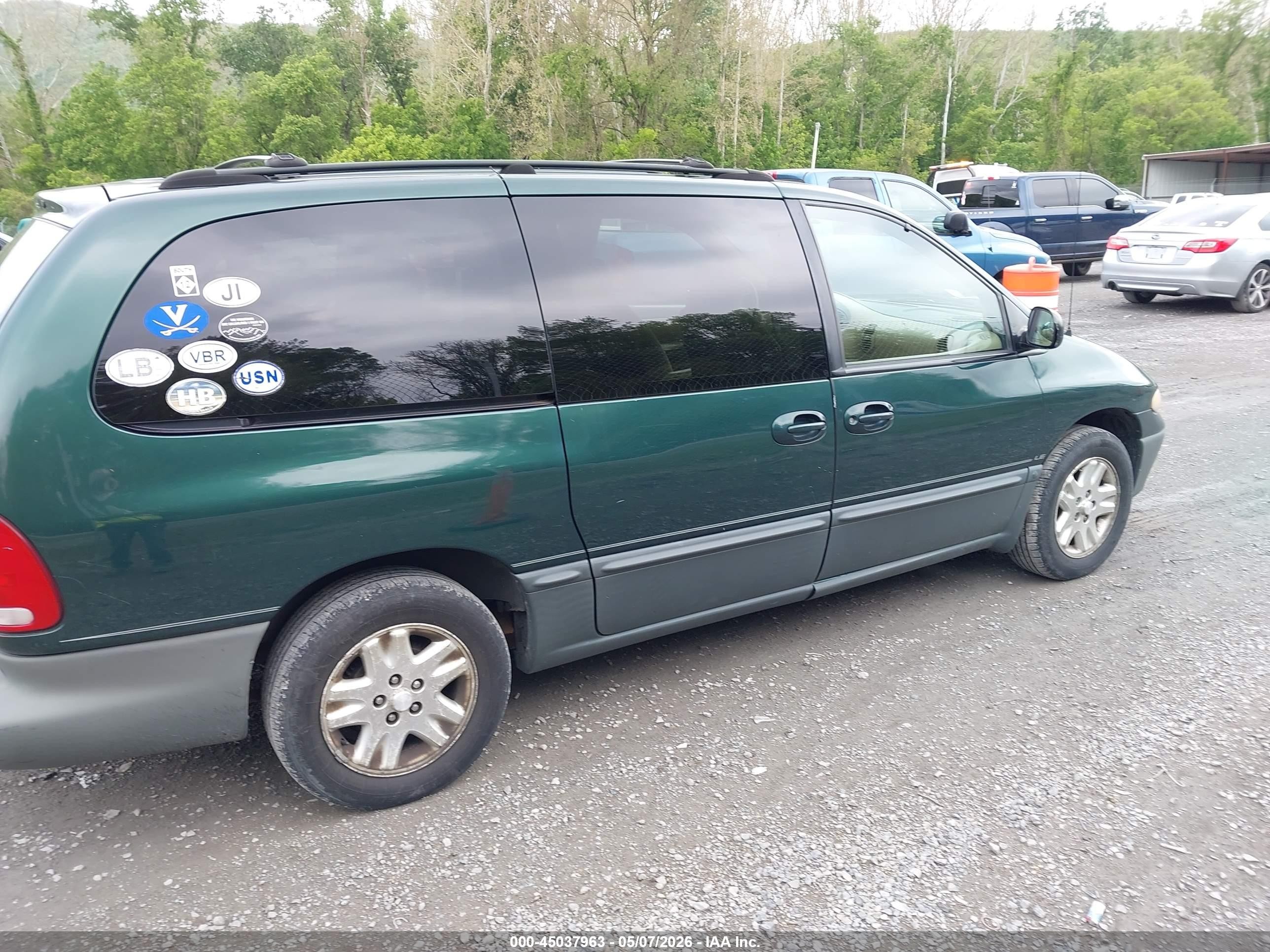 1997 Dodge Grand Caravan Es/le Green vin: 1B4GP54L5VB205365