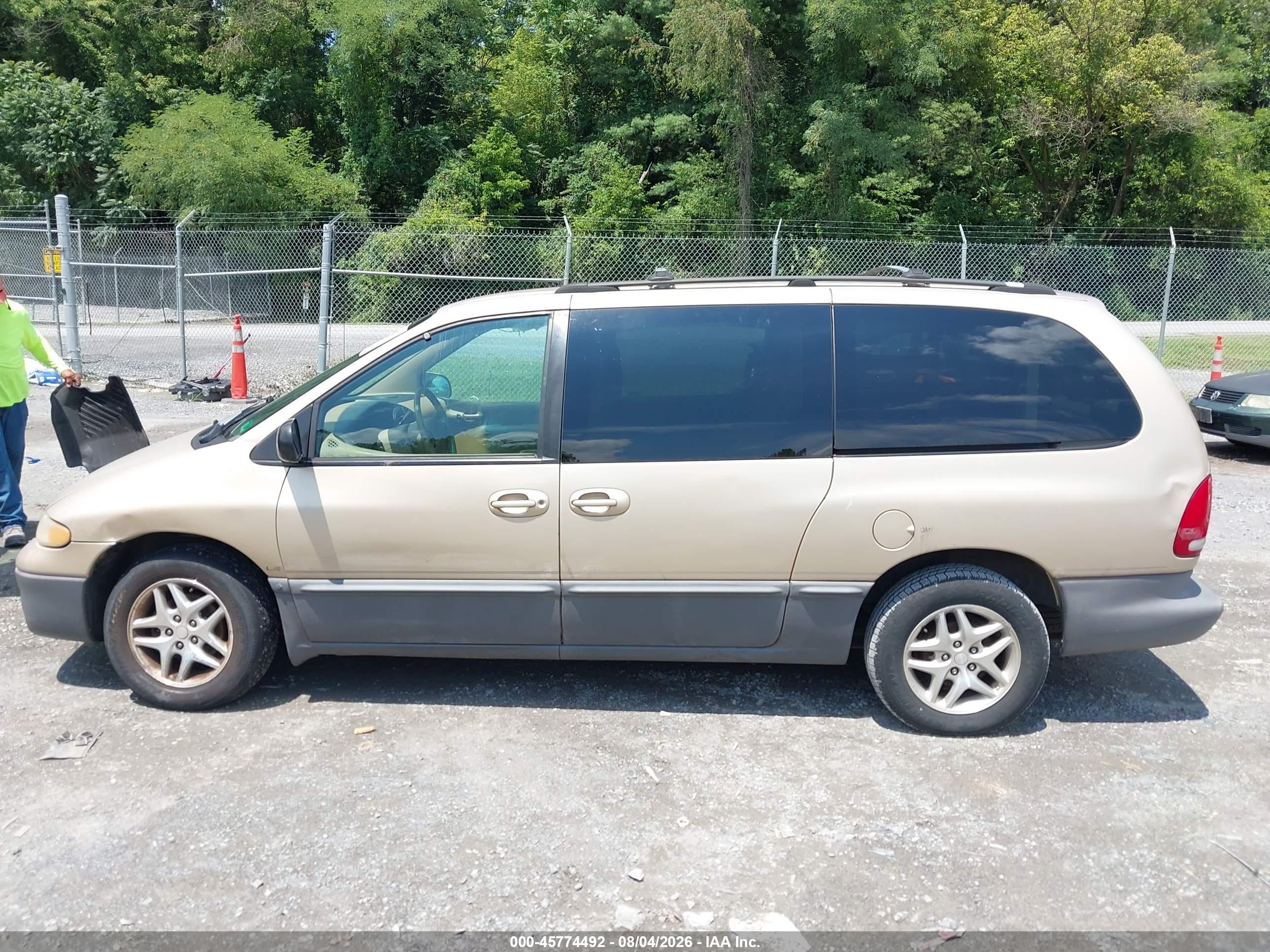 1999 Dodge Grand Caravan Le Gold vin: 1B4GP54L5XB897341