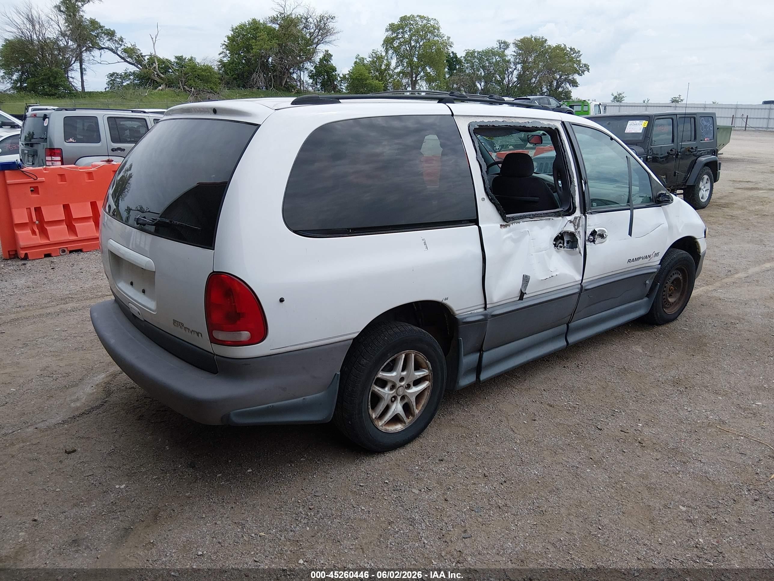 2000 Dodge Grand Caravan Le White vin: 1B4GP54L5YB594612