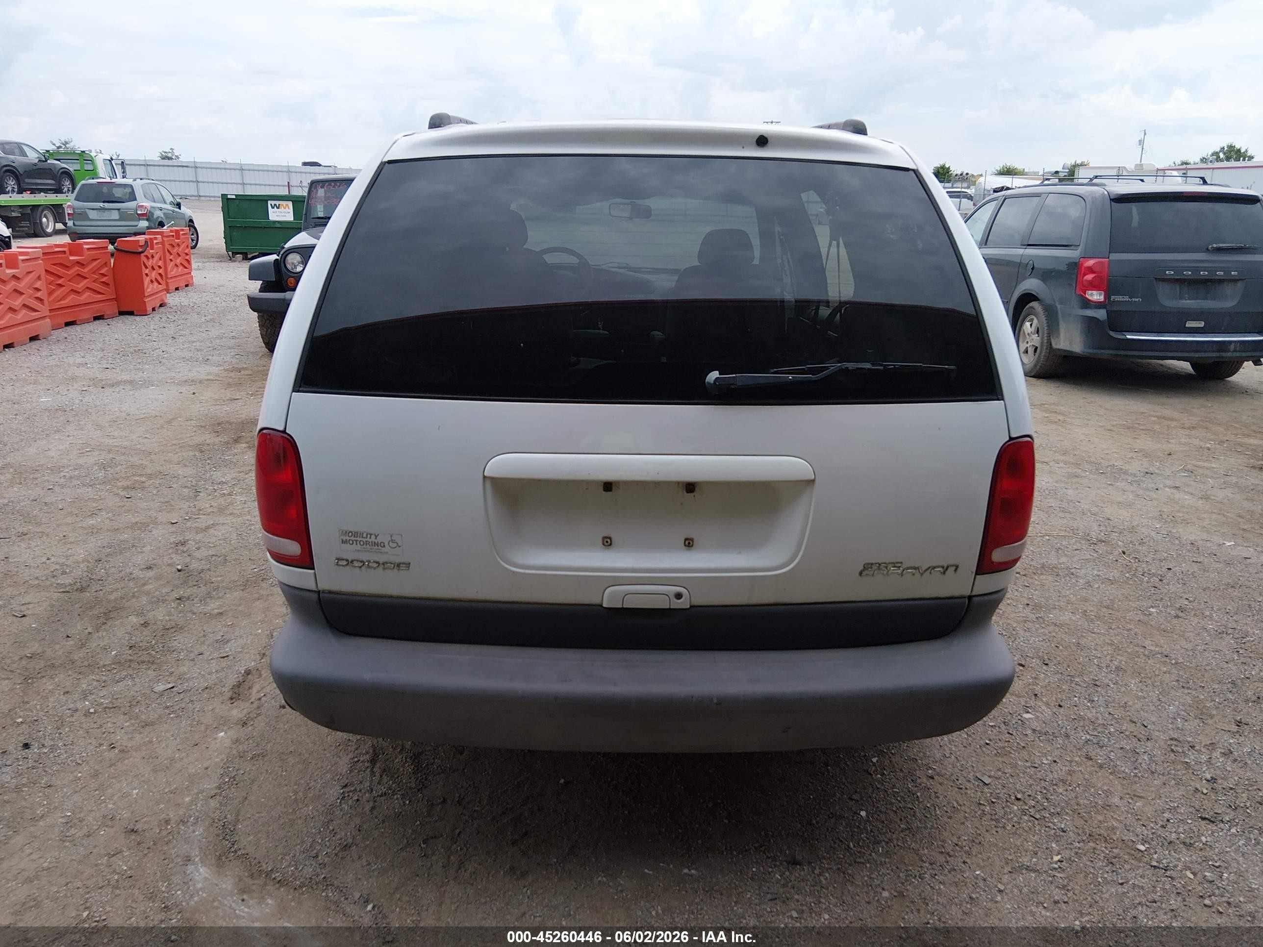 2000 Dodge Grand Caravan Le White vin: 1B4GP54L5YB594612