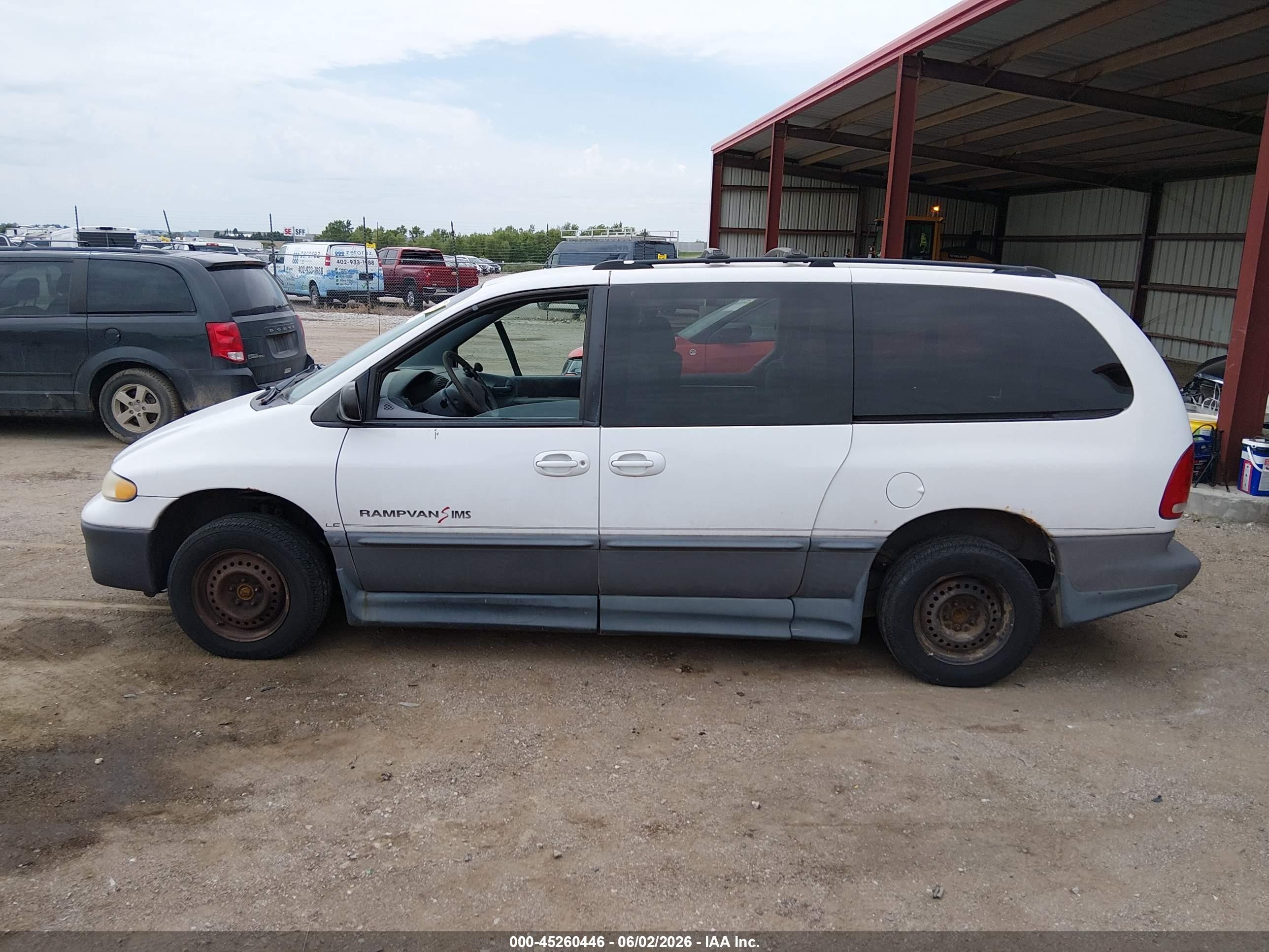2000 Dodge Grand Caravan Le White vin: 1B4GP54L5YB594612