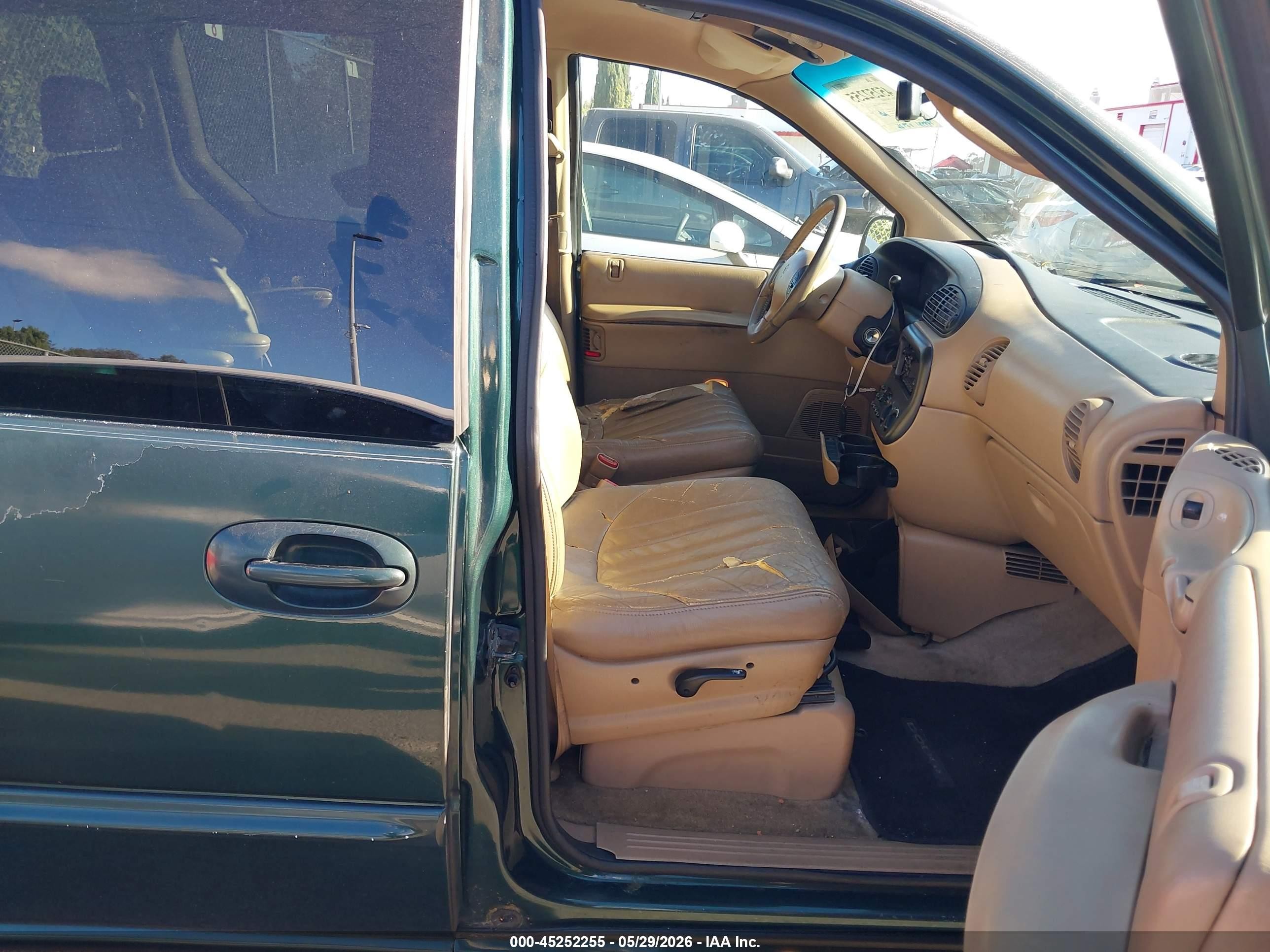 1997 Dodge Grand Caravan Es/le Green vin: 1B4GP54L9VB363014
