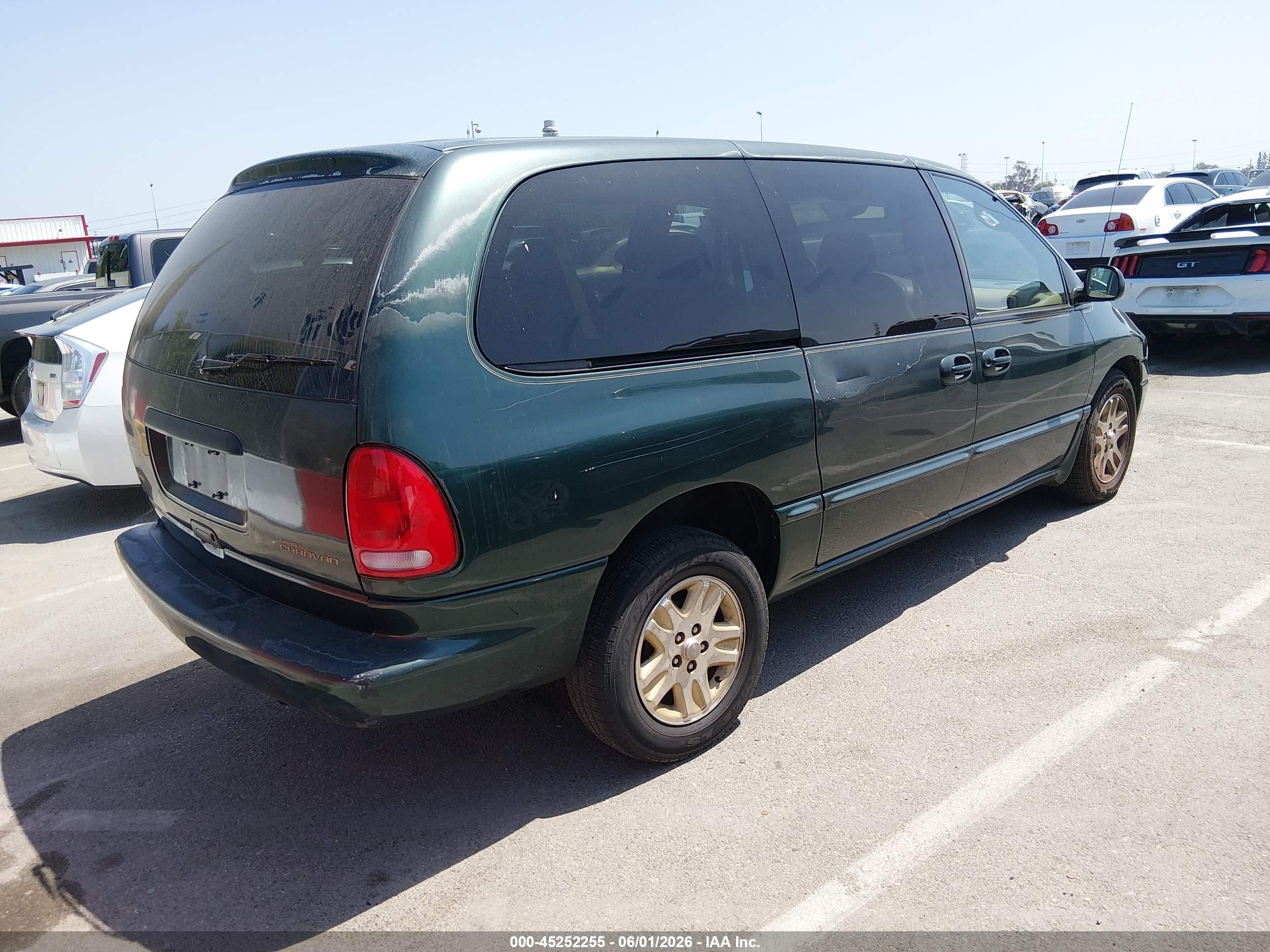1997 Dodge Grand Caravan Es/le Green vin: 1B4GP54L9VB363014