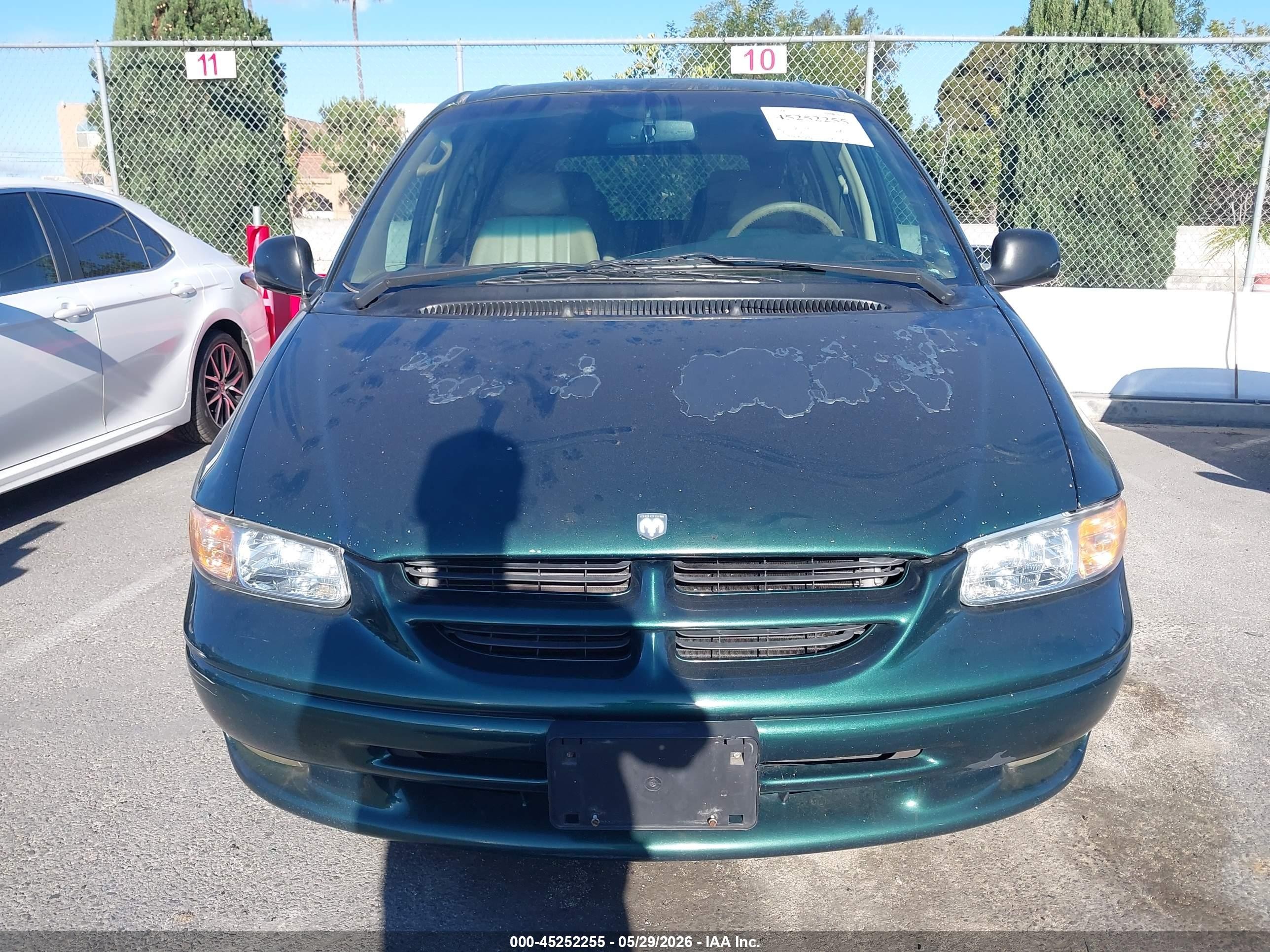 1997 Dodge Grand Caravan Es/le Green vin: 1B4GP54L9VB363014