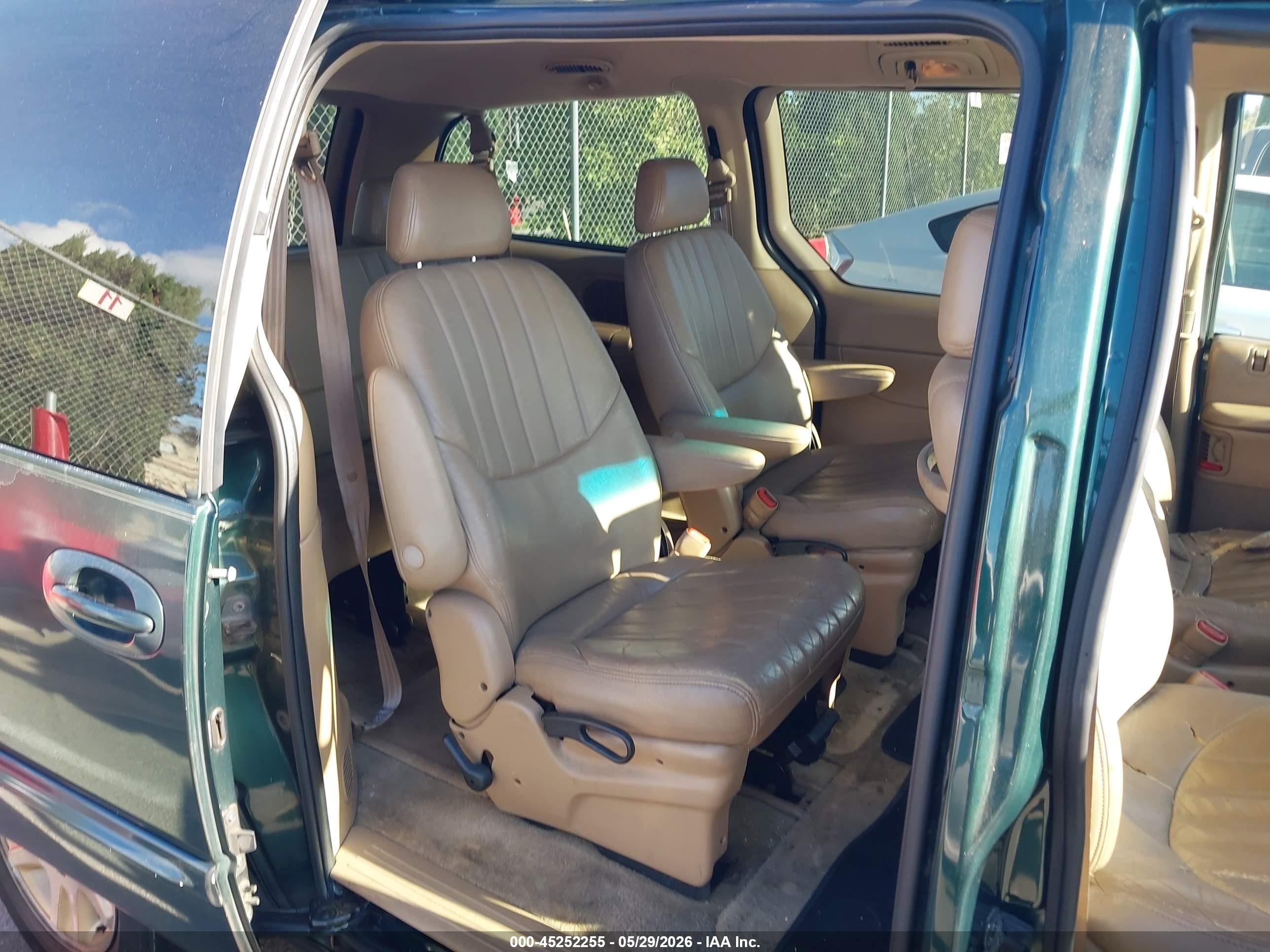 1997 Dodge Grand Caravan Es/le Green vin: 1B4GP54L9VB363014