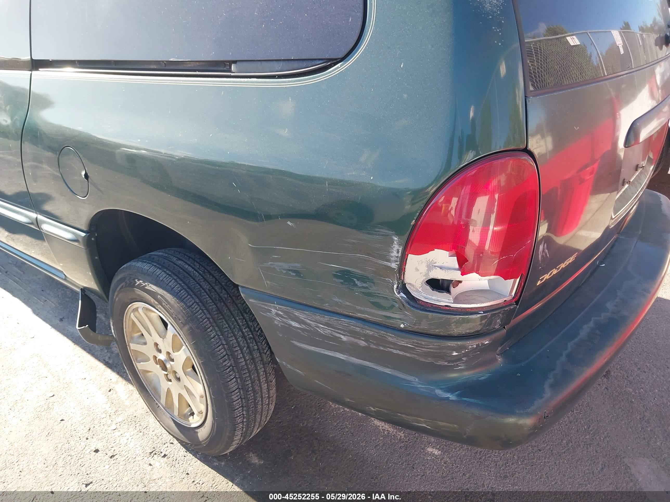 1997 Dodge Grand Caravan Es/le Green vin: 1B4GP54L9VB363014