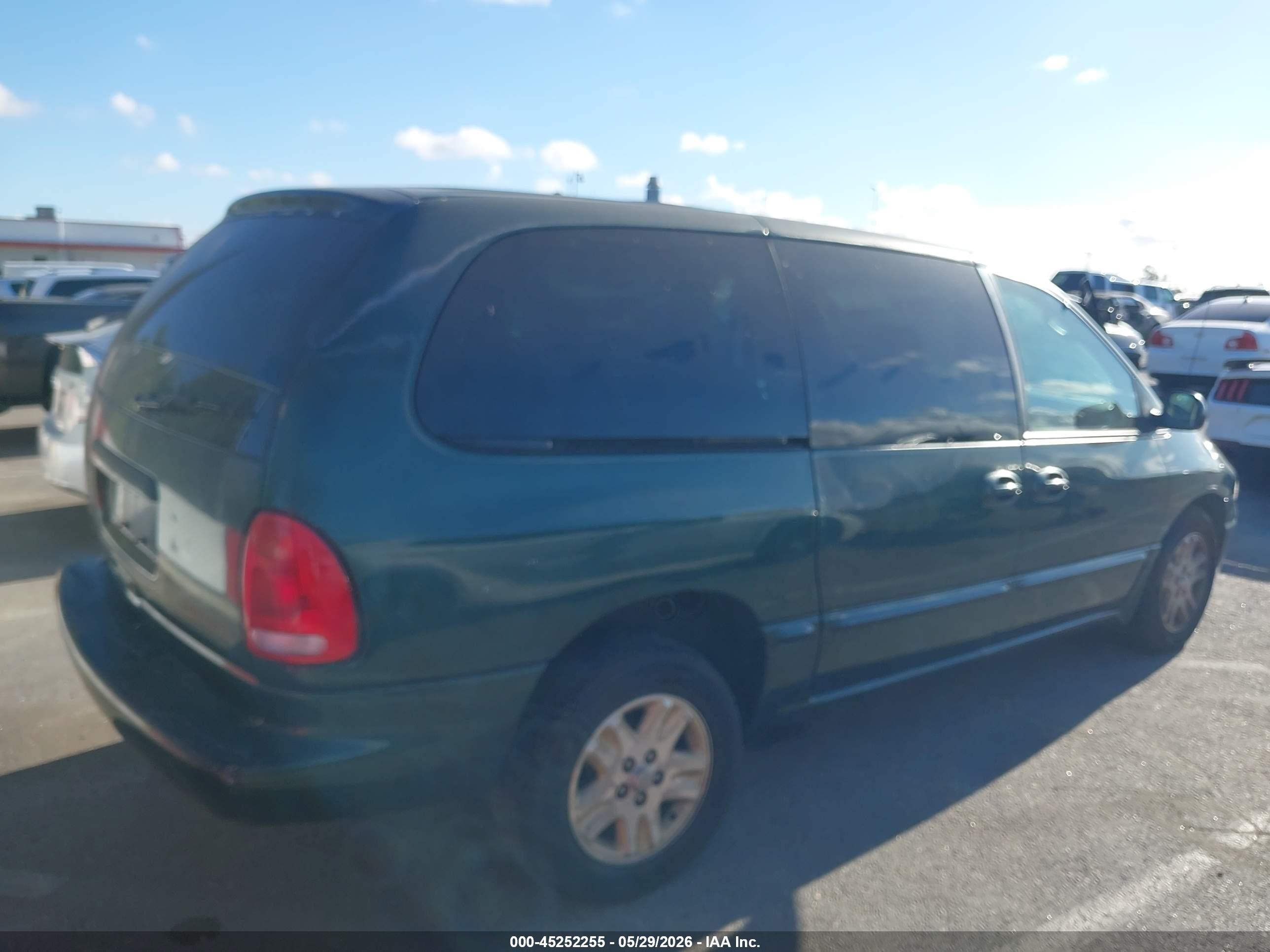 1997 Dodge Grand Caravan Es/le Green vin: 1B4GP54L9VB363014