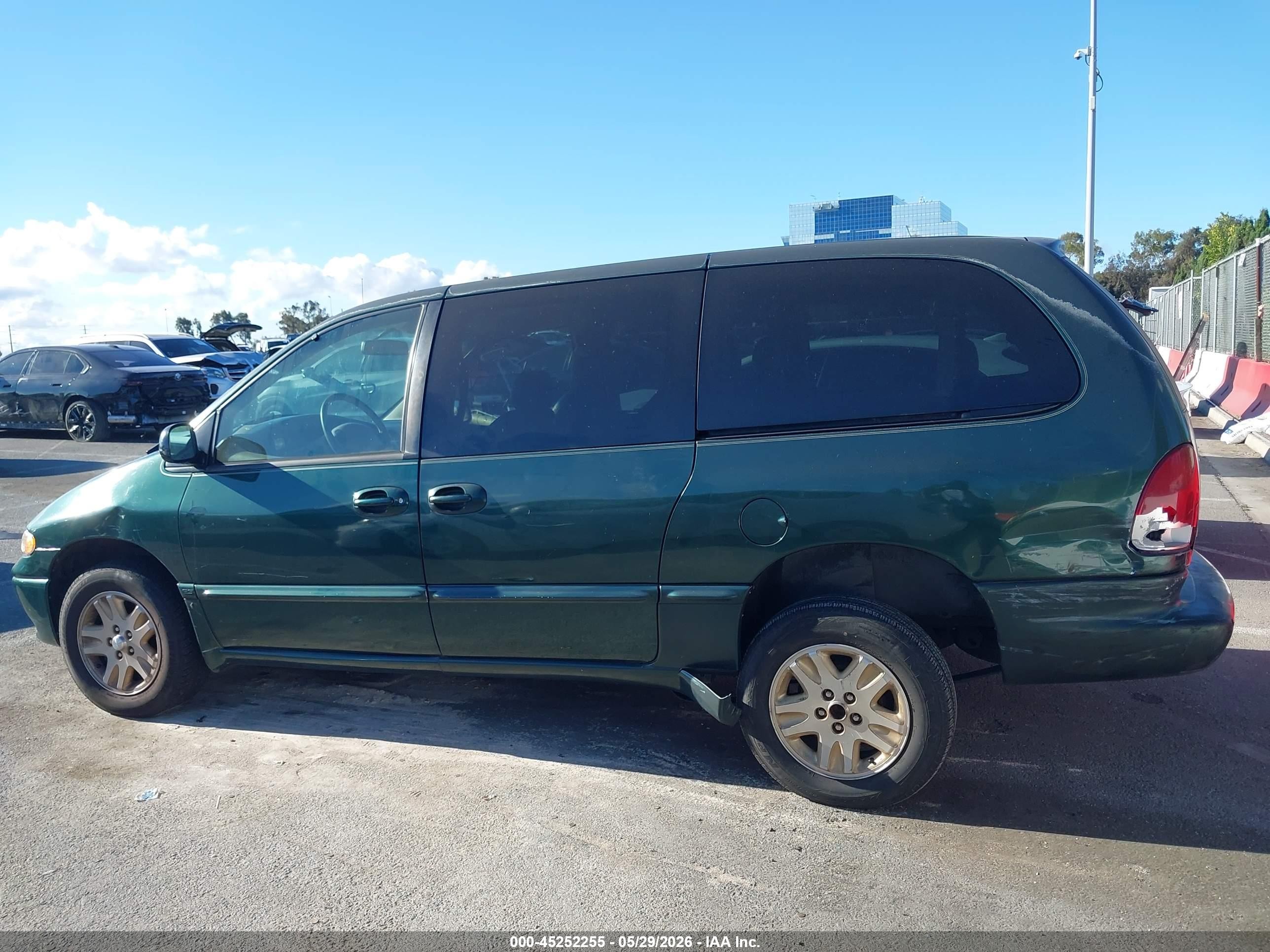 1997 Dodge Grand Caravan Es/le Green vin: 1B4GP54L9VB363014