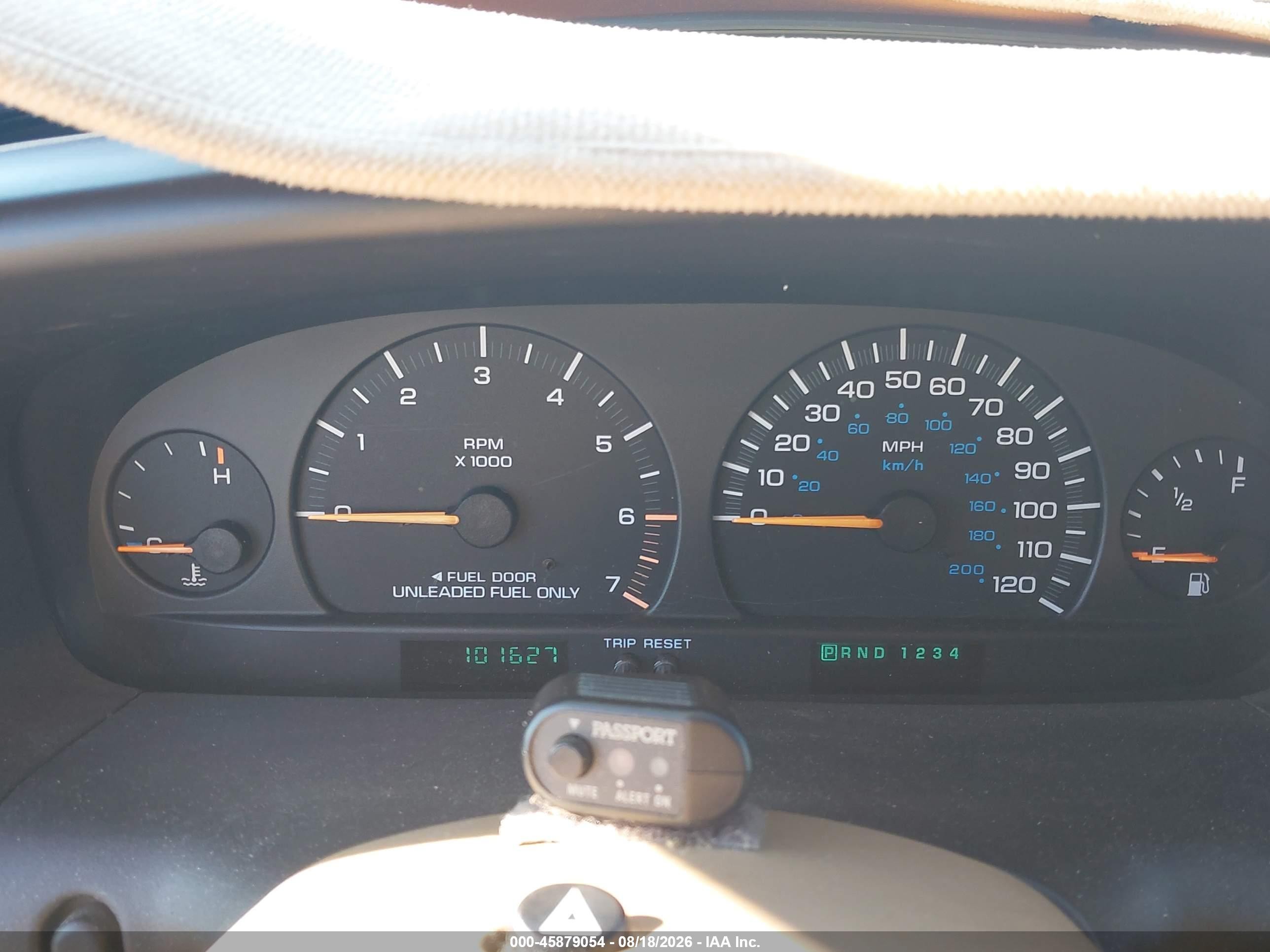1999 Dodge Grand Caravan Es White vin: 1B4GP74L1XB621041