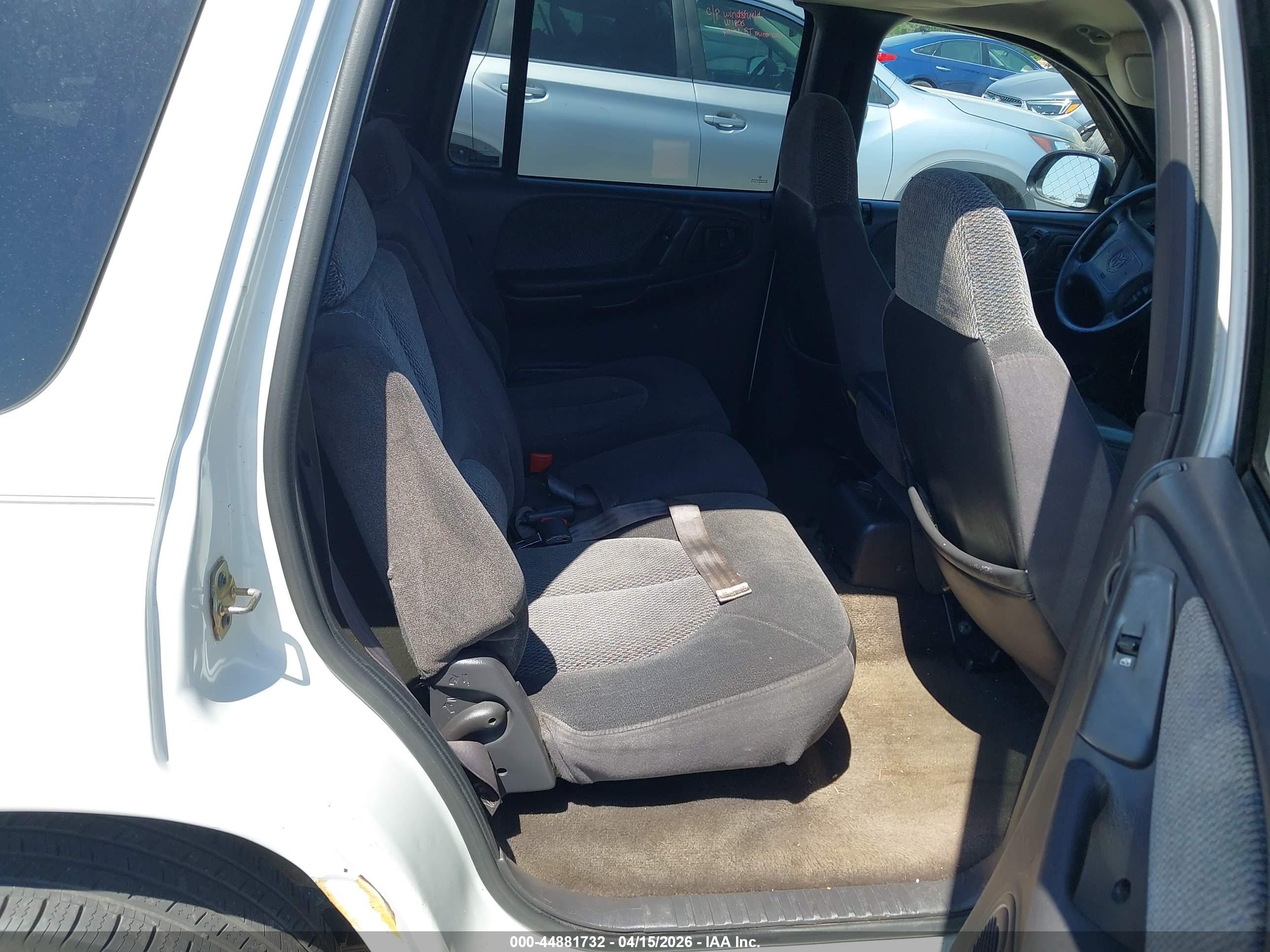 2000 Dodge Durango   White vin: 1B4HR28Y1YF139543