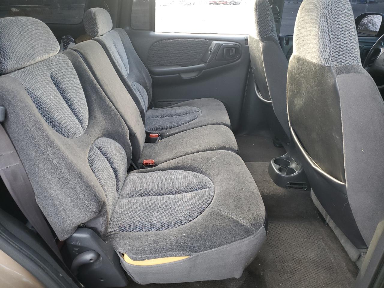 2000 Dodge Durango Gold vin: 1B4HR28Z5YF176183