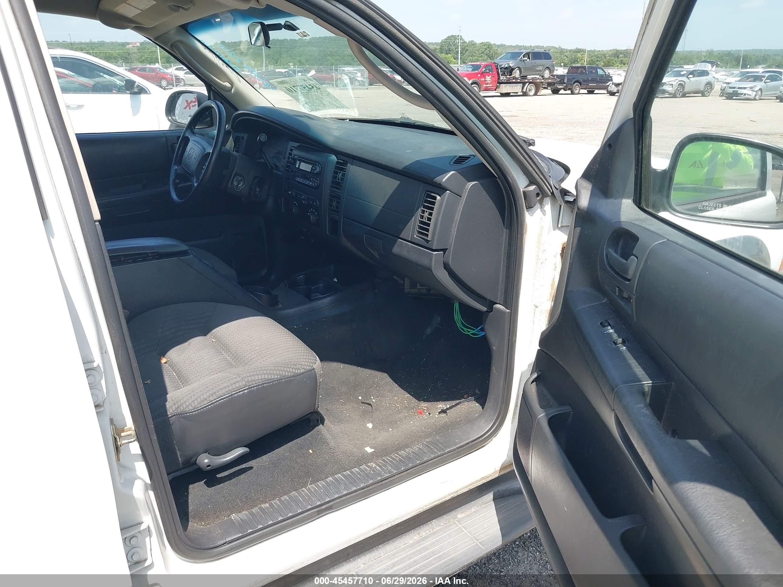 2002 Dodge Durango Sport White vin: 1B4HR38N92F178271