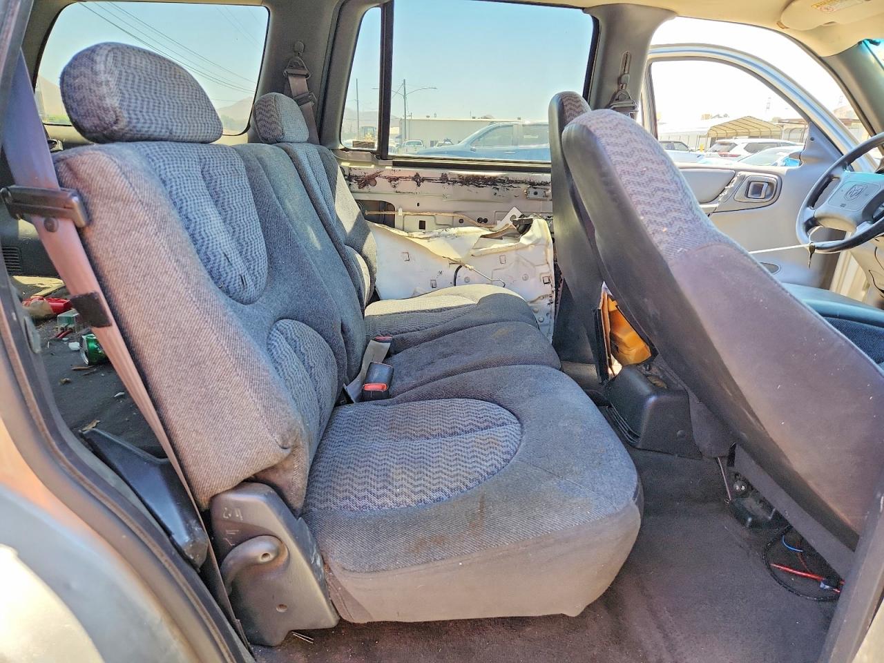 2000 Dodge Durango Silver vin: 1B4HS28N7YF149018